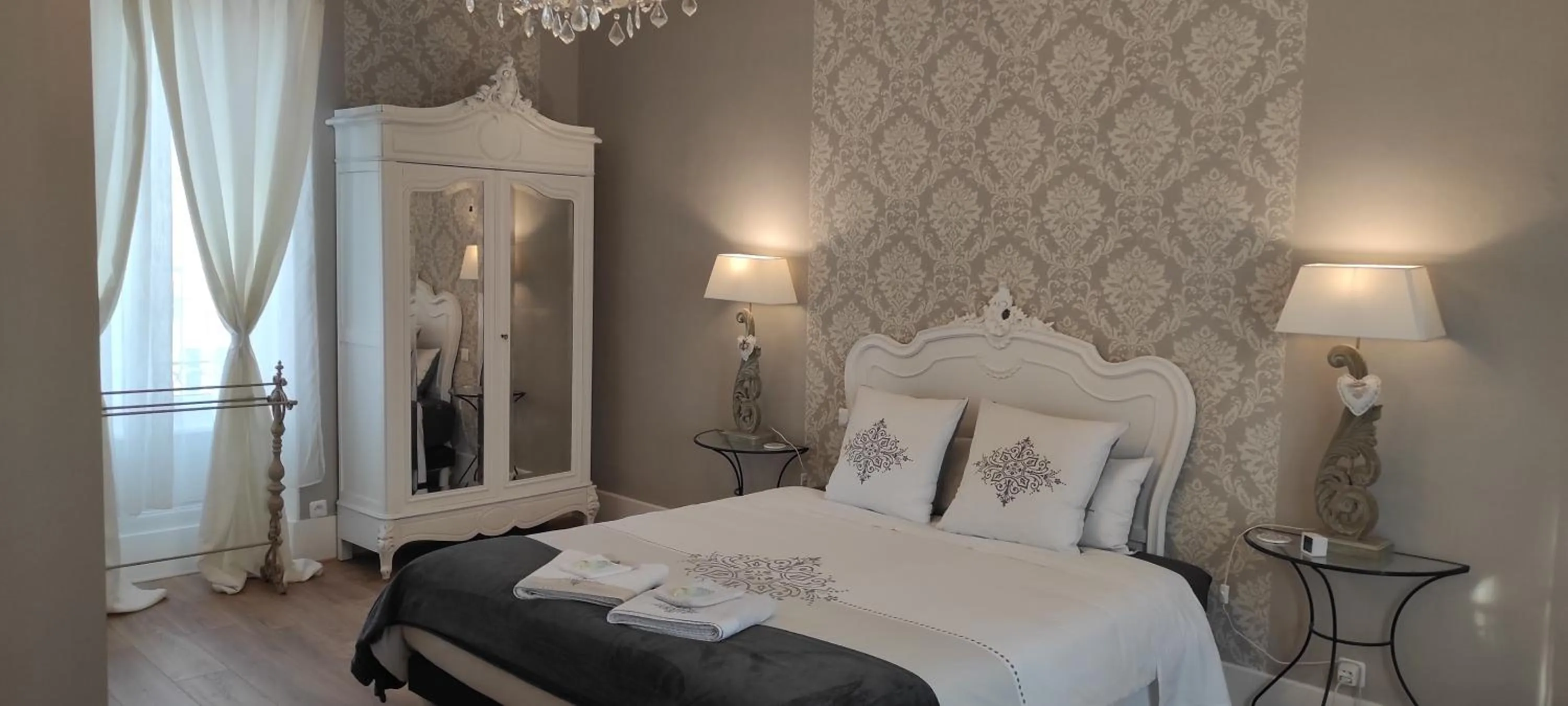 Photo of the whole room, Bed in La Clef Dort