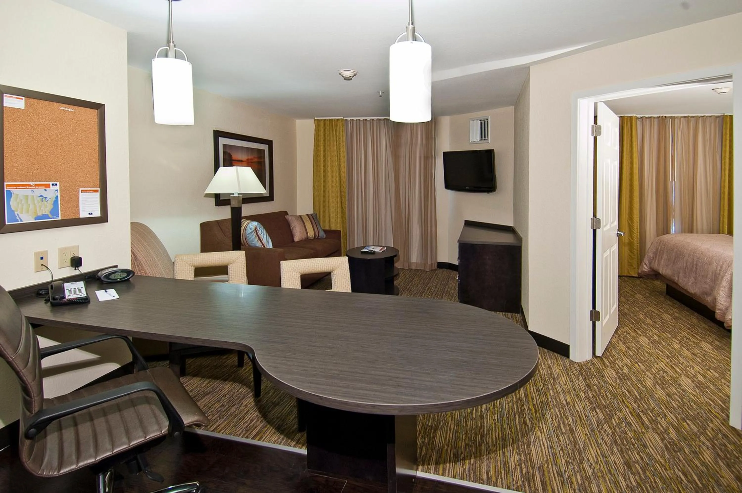 Photo of the whole room, Bed in Candlewood Suites Tupelo by IHG