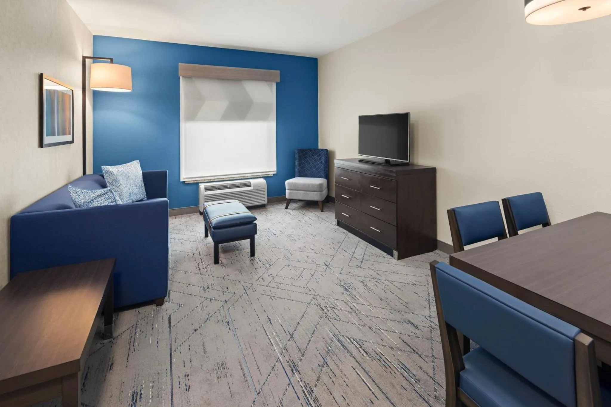 Photo of the whole room, Bed in Holiday Inn Express Moline - Quad Cities Area by IHG