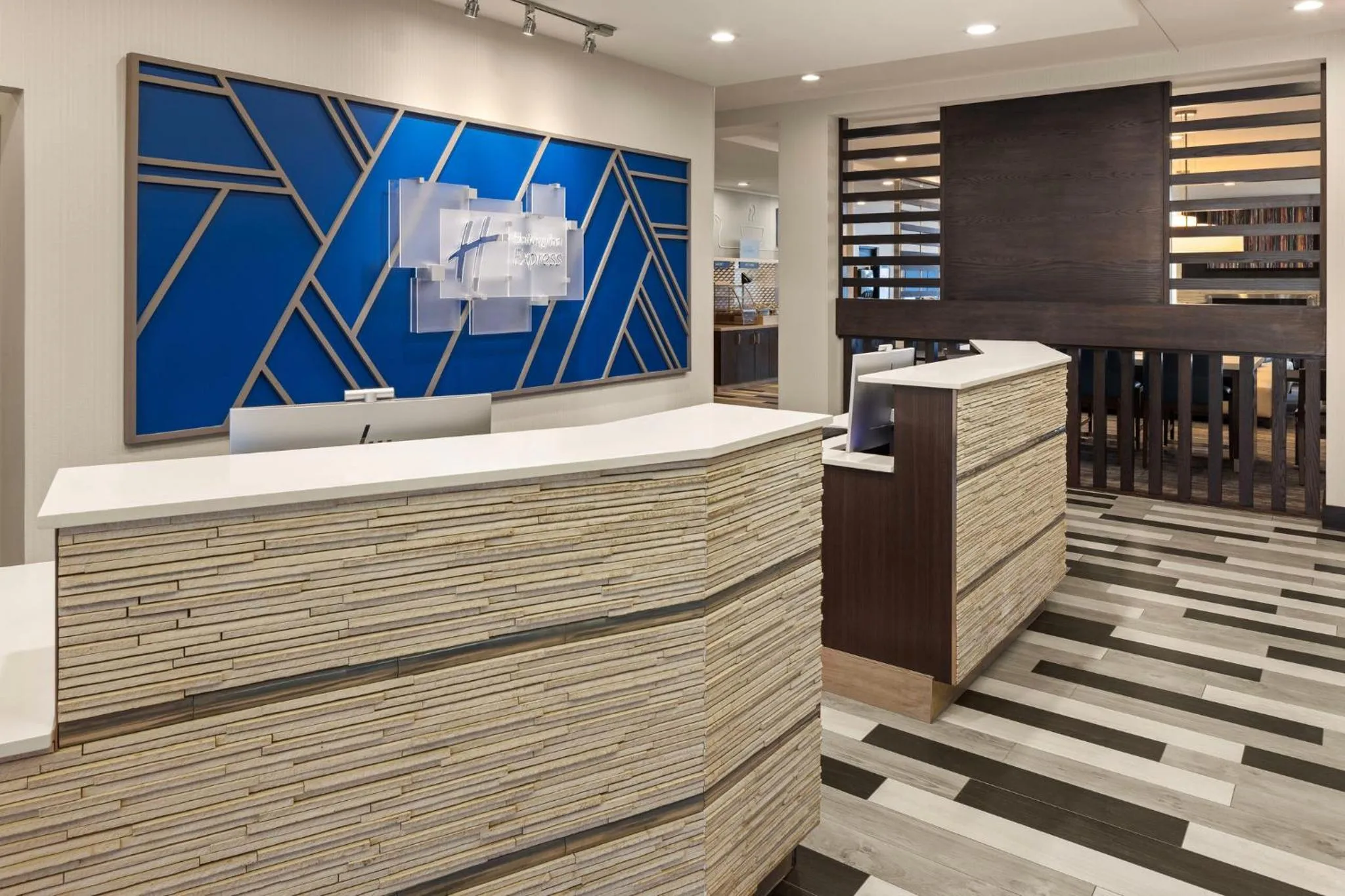 Lobby or reception in Holiday Inn Express Moline - Quad Cities Area by IHG