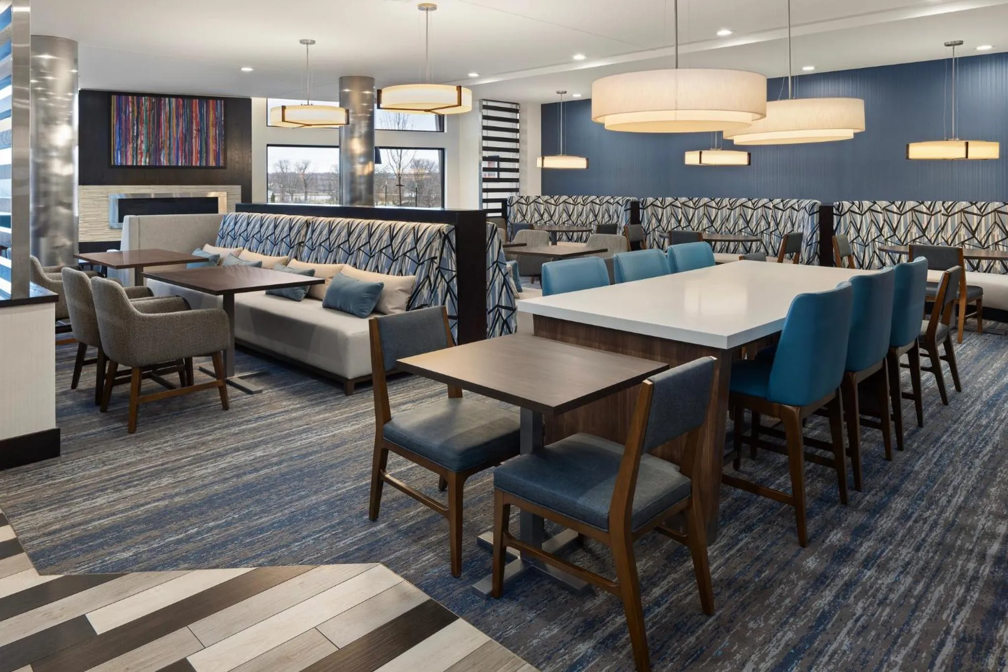 Seating area in Holiday Inn Express Moline - Quad Cities Area by IHG