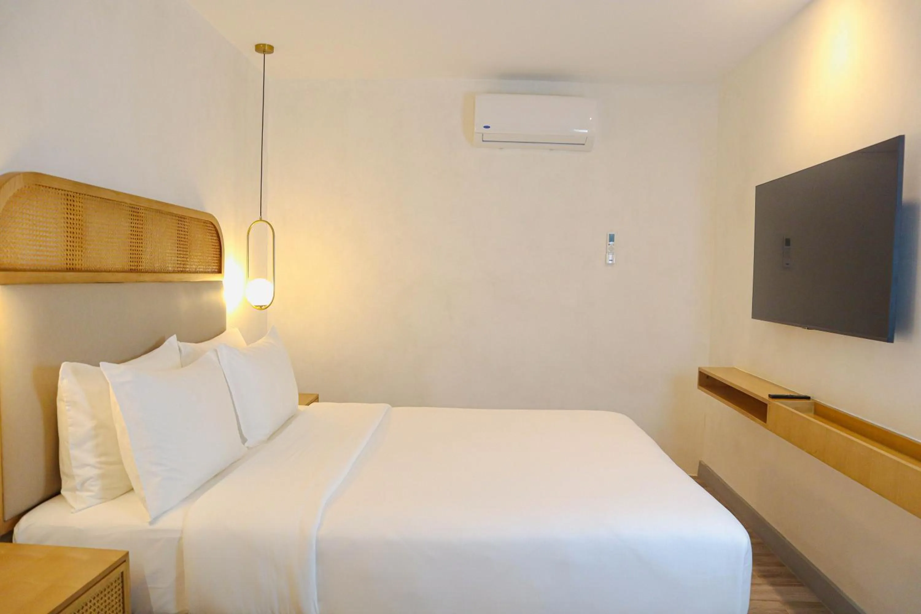 Bedroom, Bed in Mandarin Nest Boracay