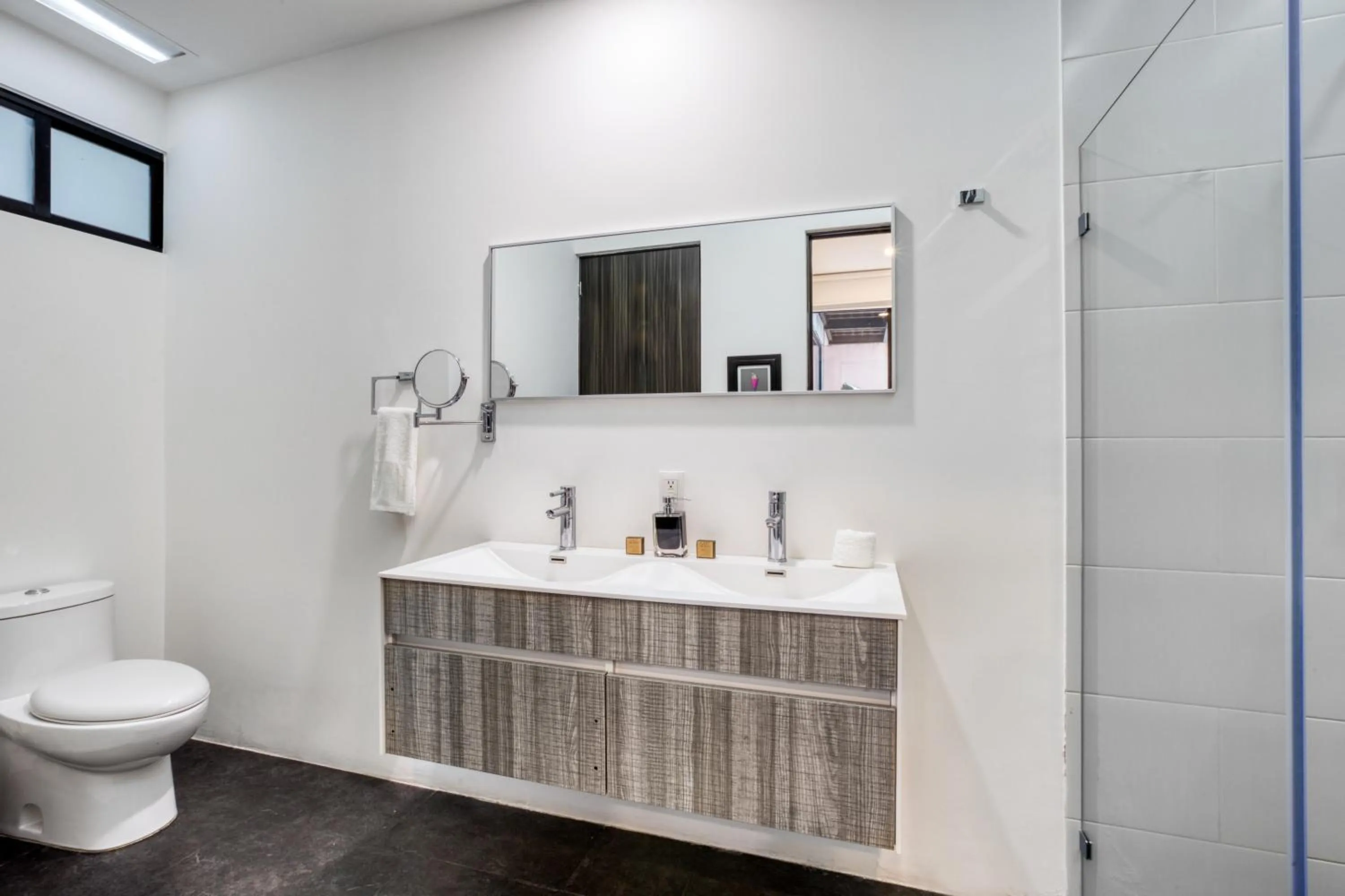 Toilet in MEDELLIN by Mr W