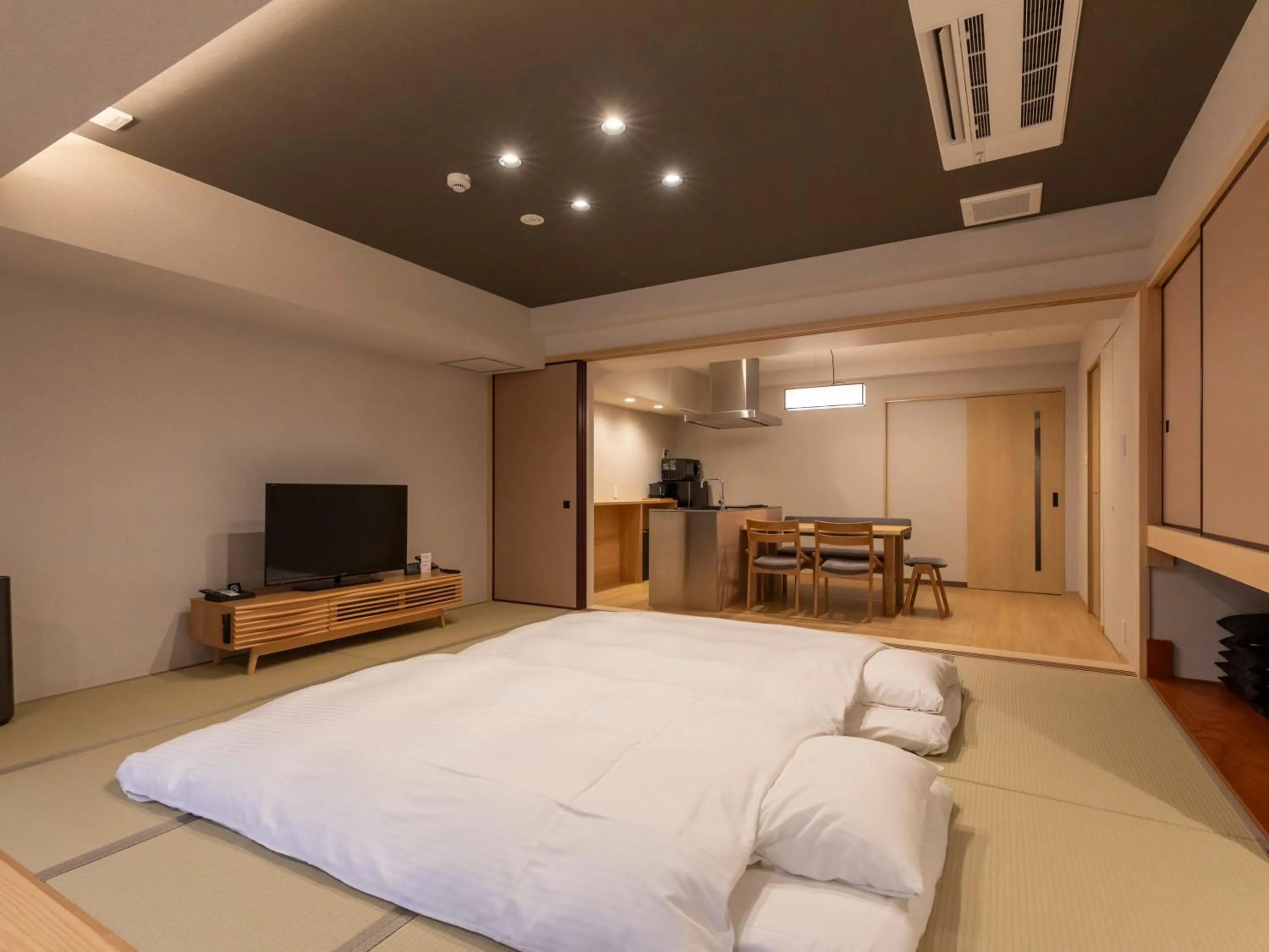 Photo of the whole room, Bed in Tabist kiki HOTEL KYOTO Gojo Karasuma