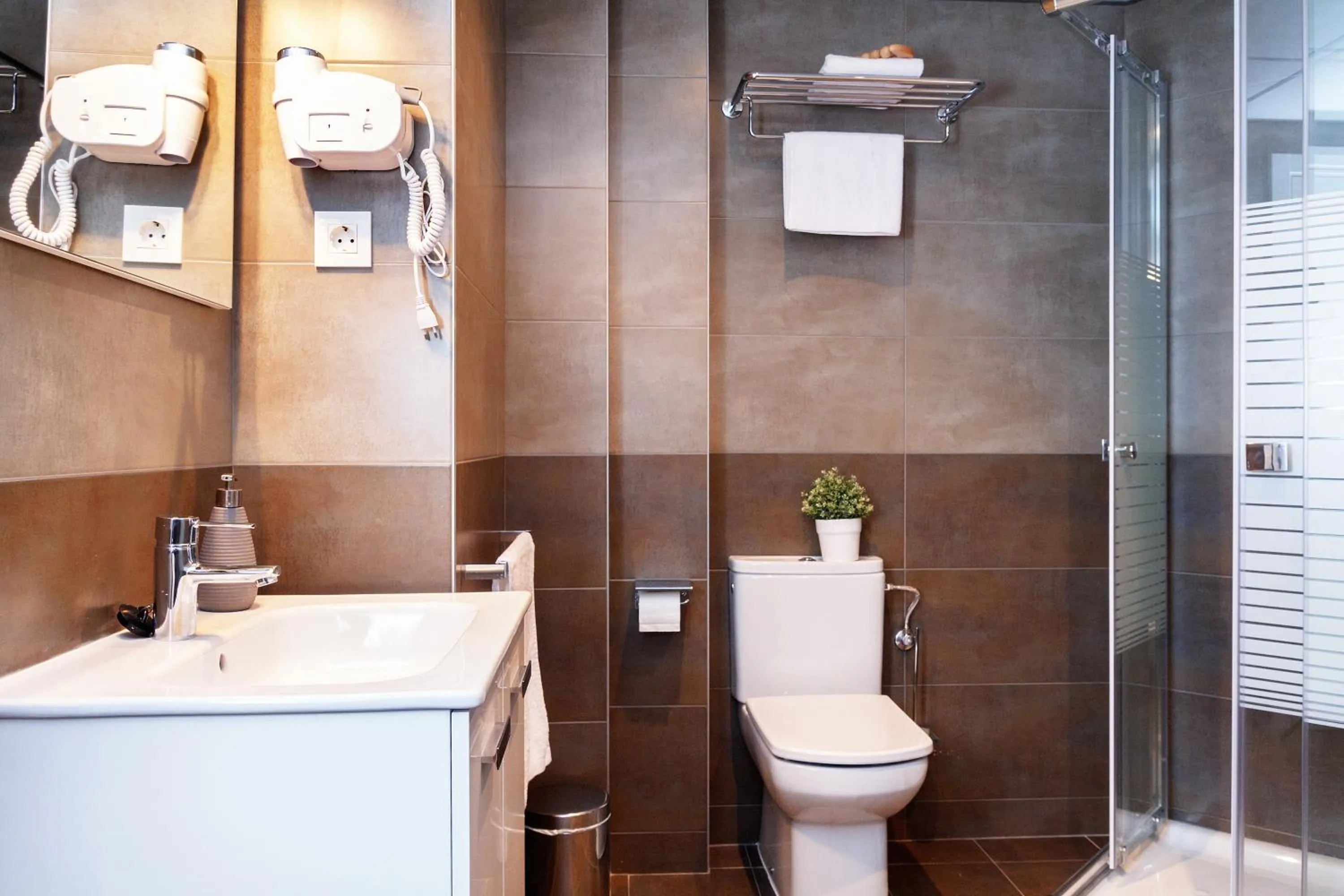 Toilet in Feelathome Plaza Apartments