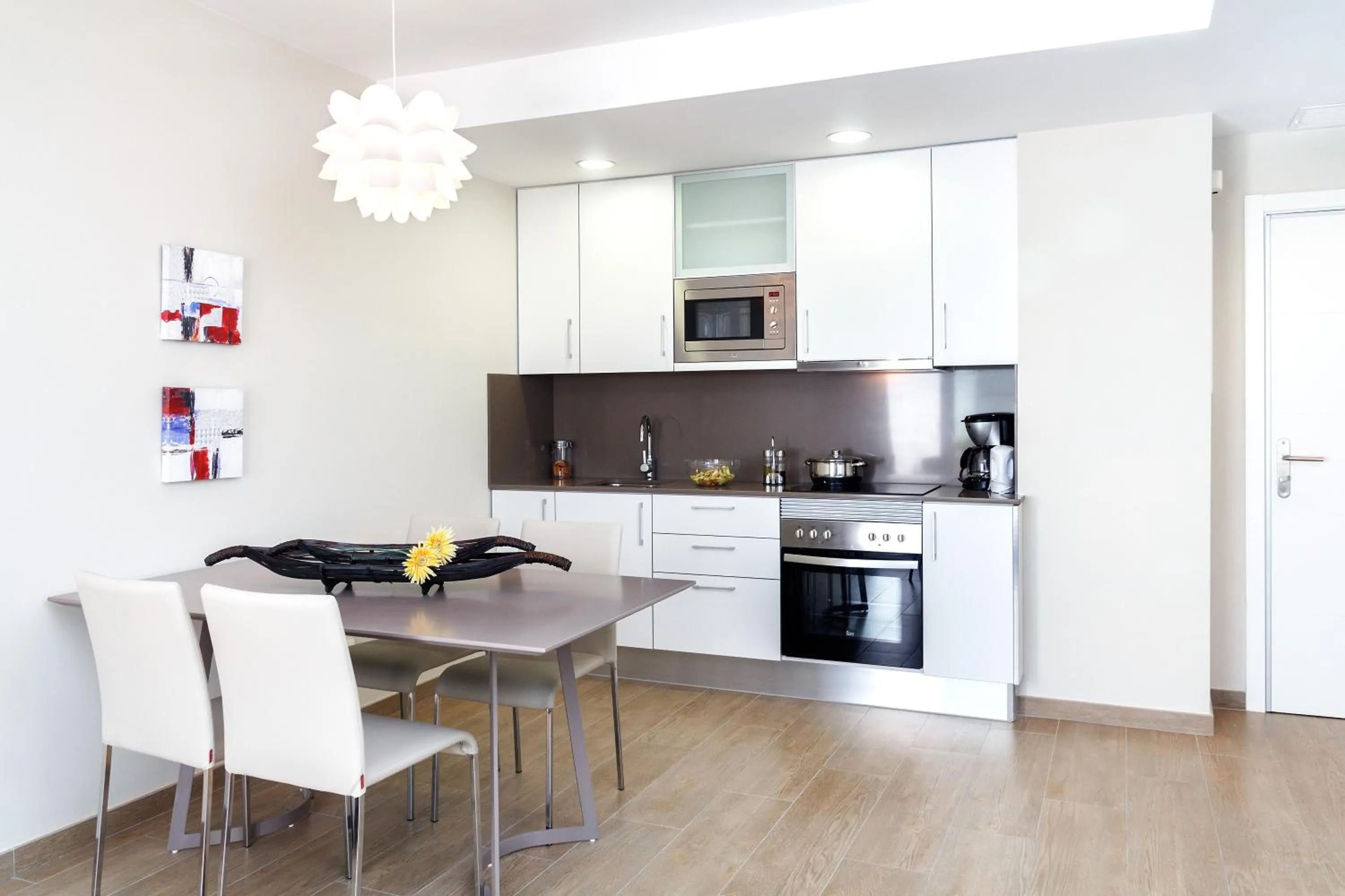 Kitchen or kitchenette in Feelathome Plaza Apartments