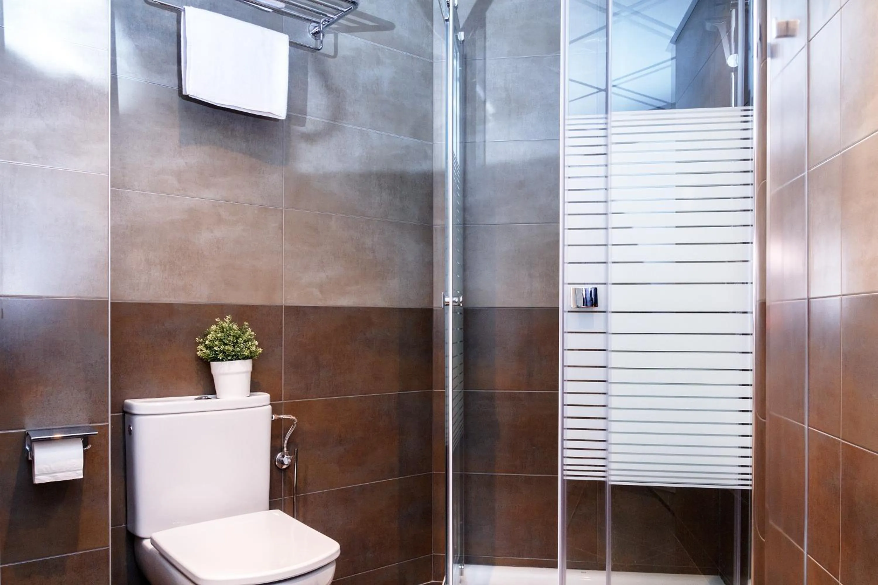 Shower in Feelathome Plaza Apartments