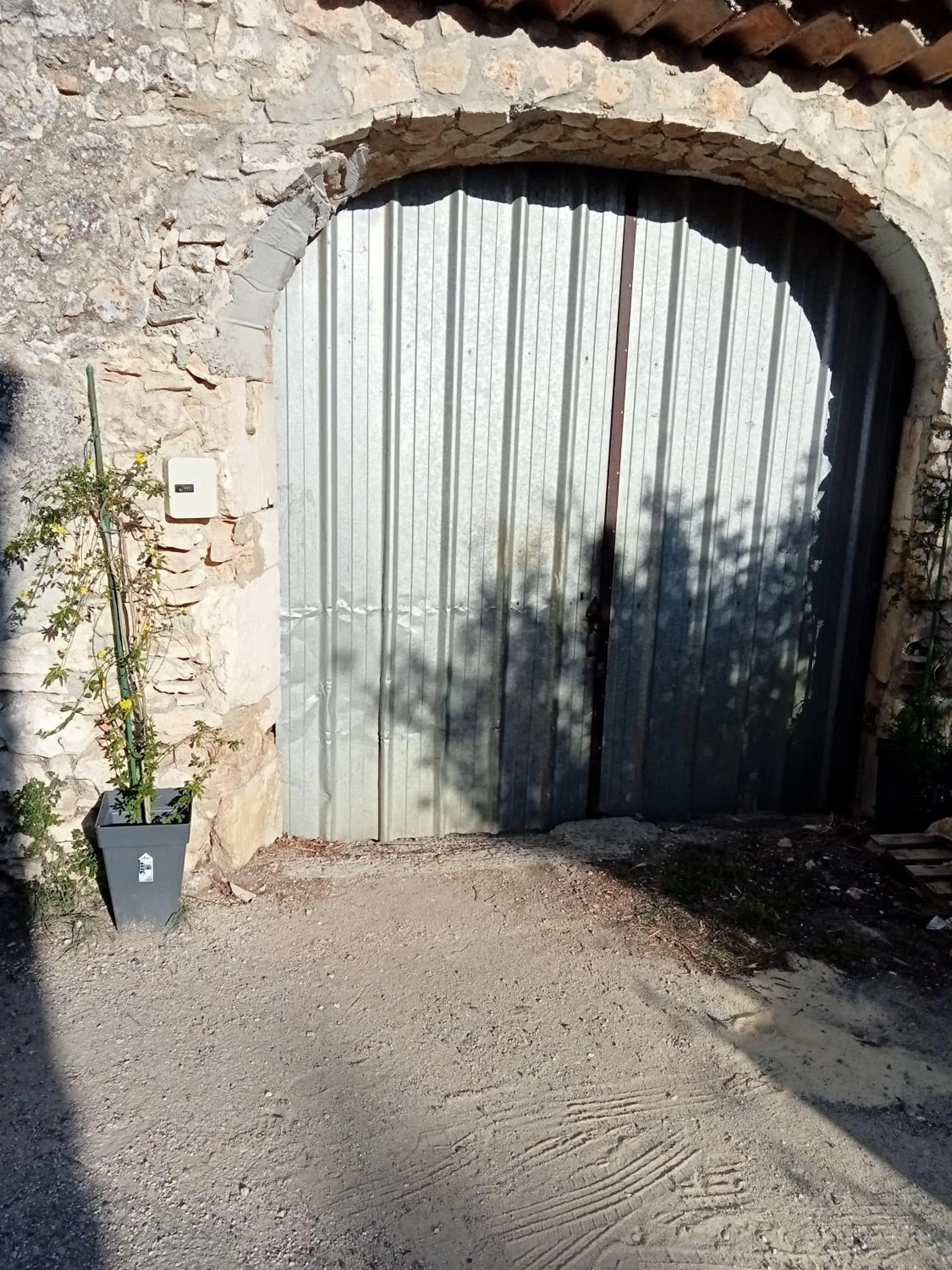 Property building in L atelier de RAYMOND