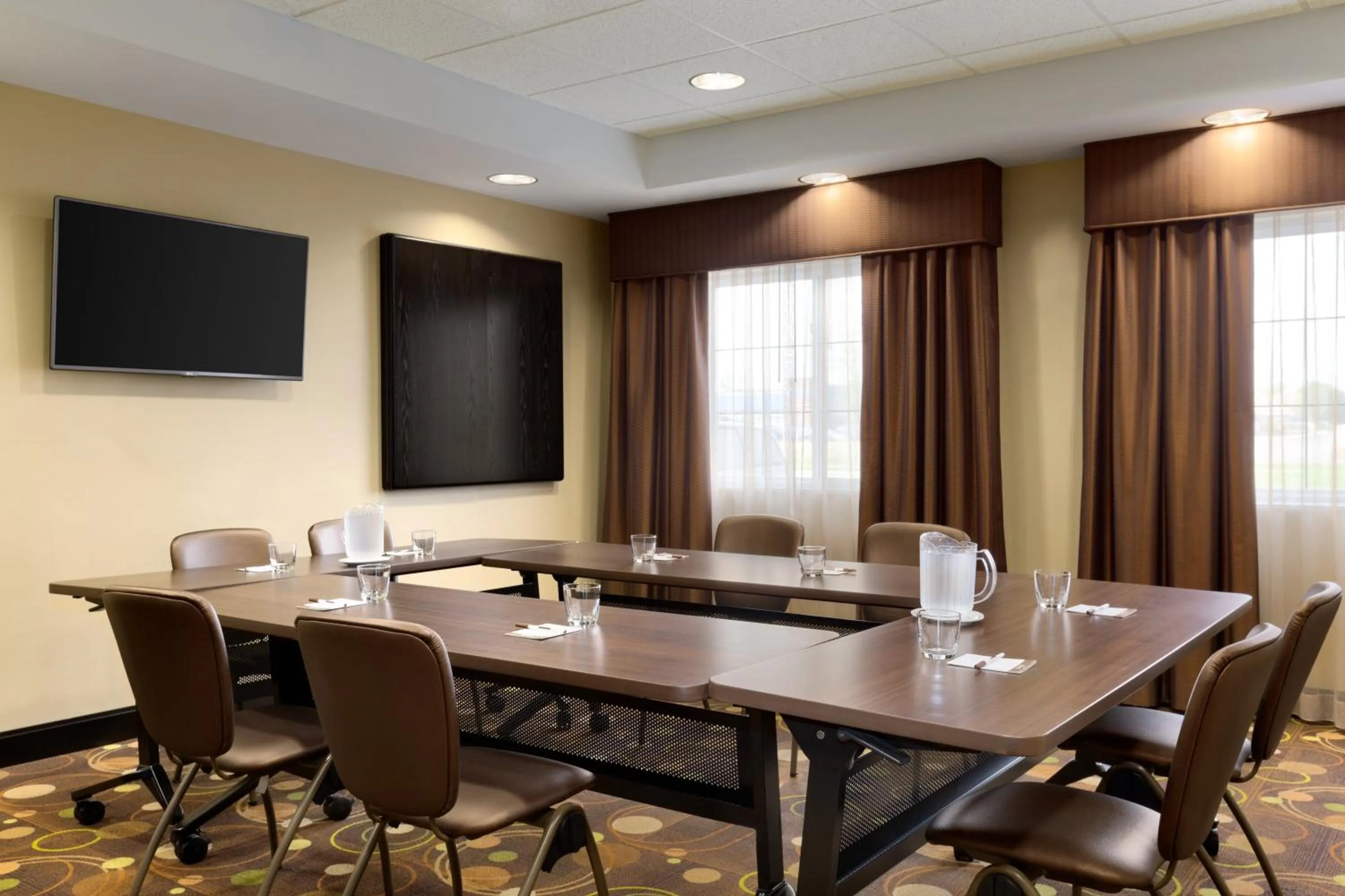 Meeting/conference room in Staybridge Suites West Edmonton by IHG