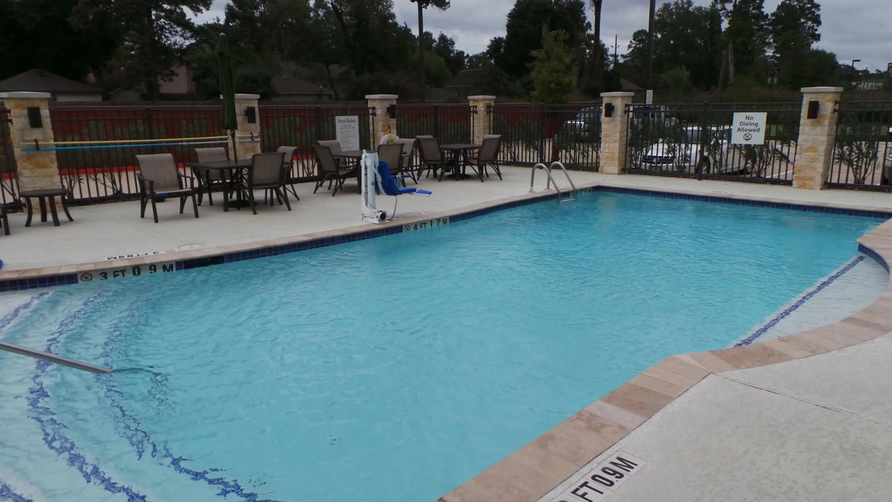 Swimming pool in Holiday Inn Express and Suites Atascocita - Humble - Kingwood by IHG