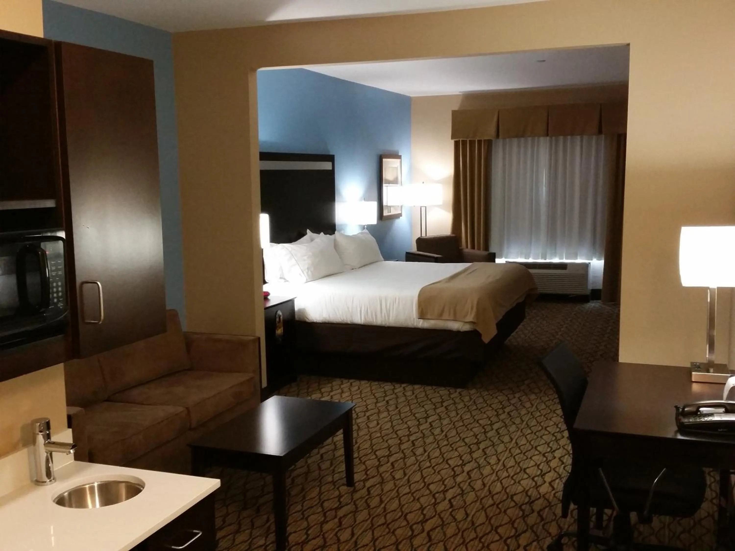 Bedroom, Bed in Holiday Inn Express and Suites Atascocita - Humble - Kingwood by IHG