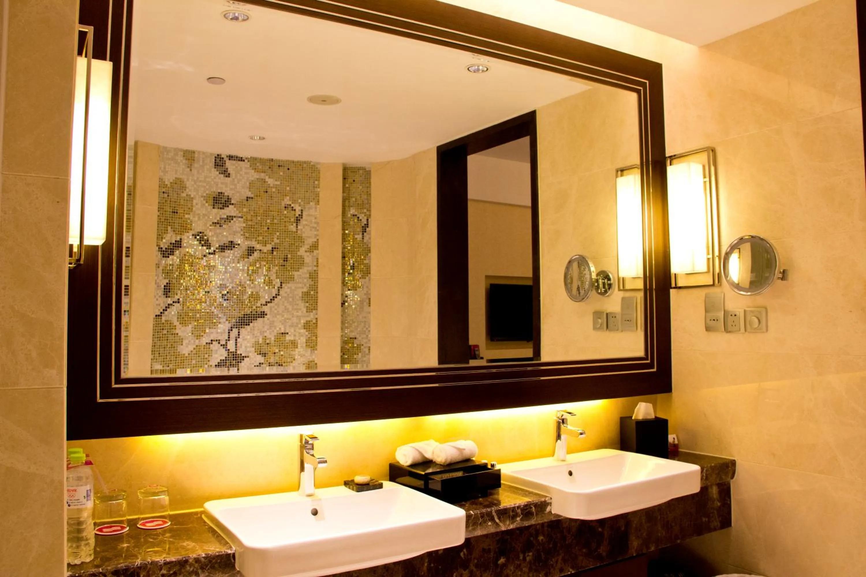 Bathroom in Crowne Plaza Shaoxing, an IHG Hotel