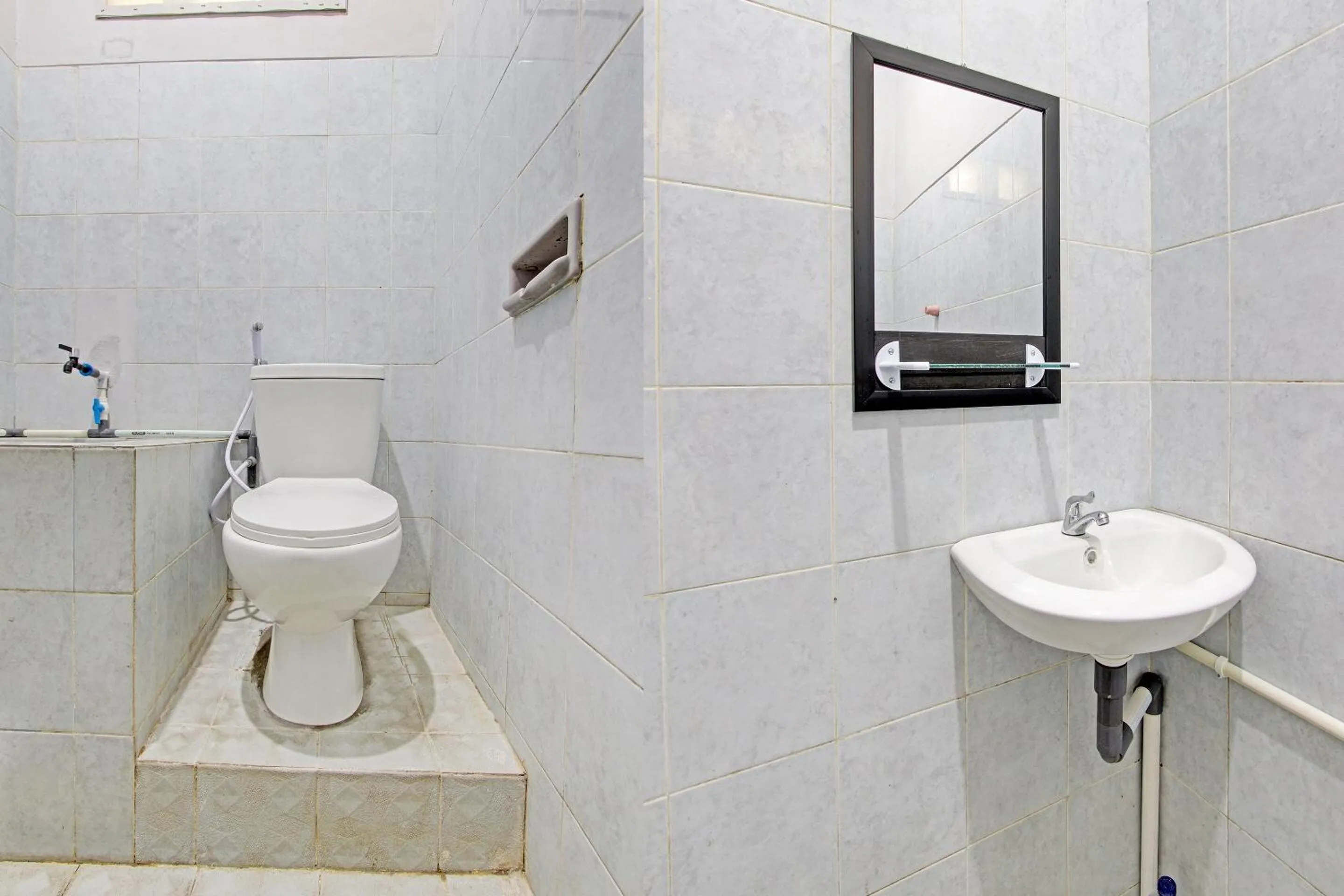 Bathroom in OYO Life 92575 Zazi Homestay