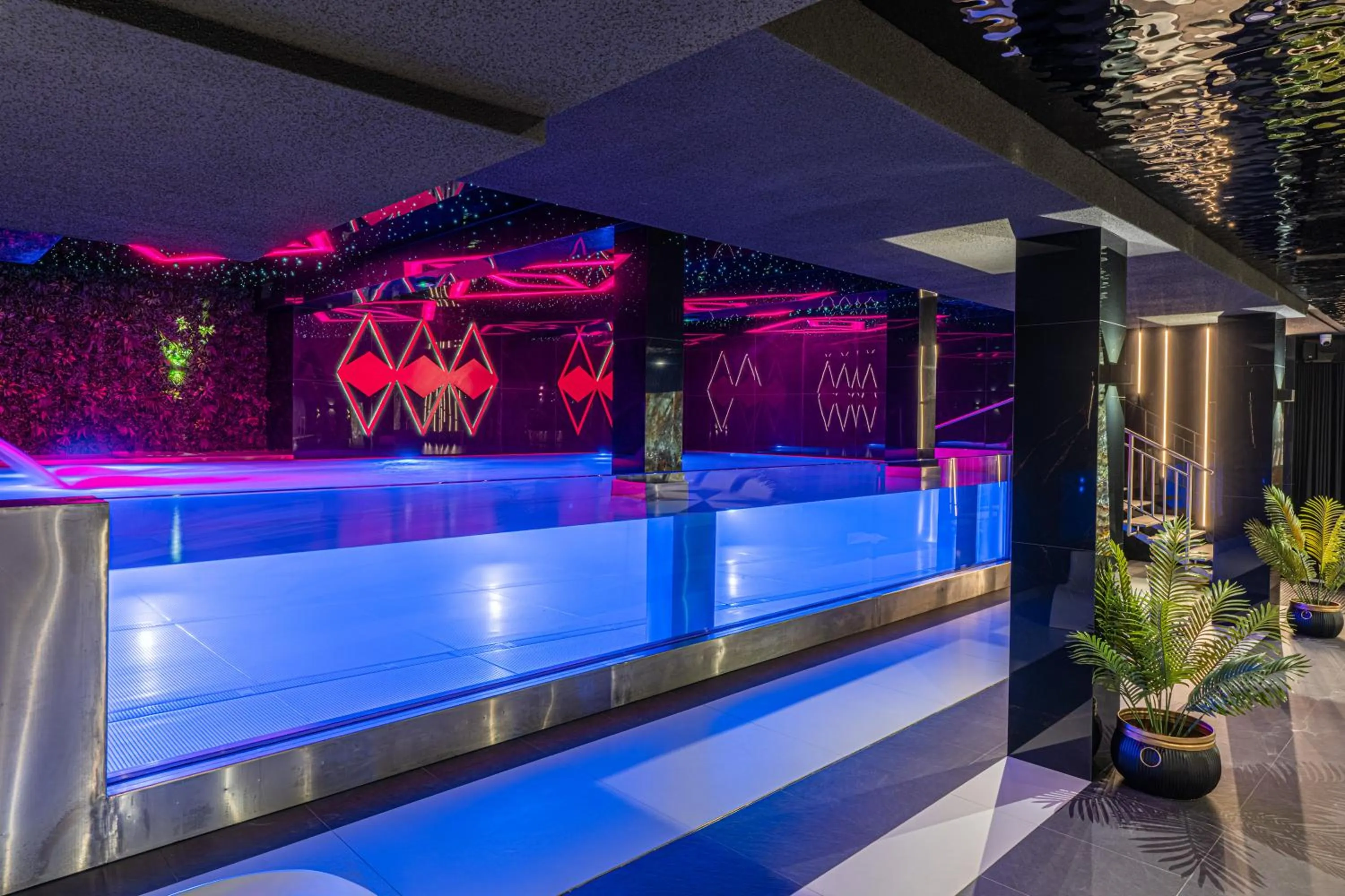 Swimming pool in Aparthotel Diamond SPA Aqua