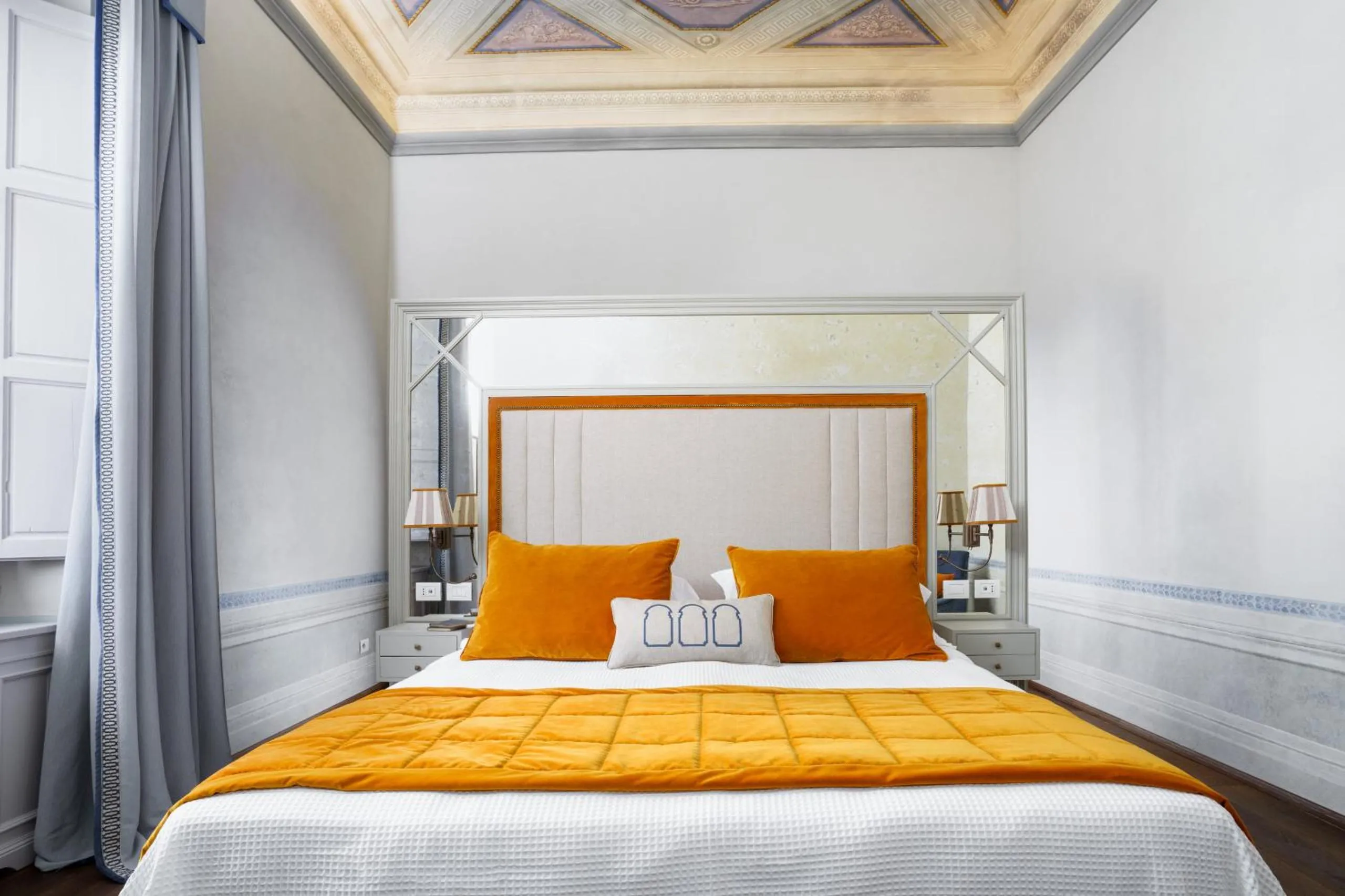 Photo of the whole room, Bed in Duchessa Sofia - La Dimora degli Affreschi Florence