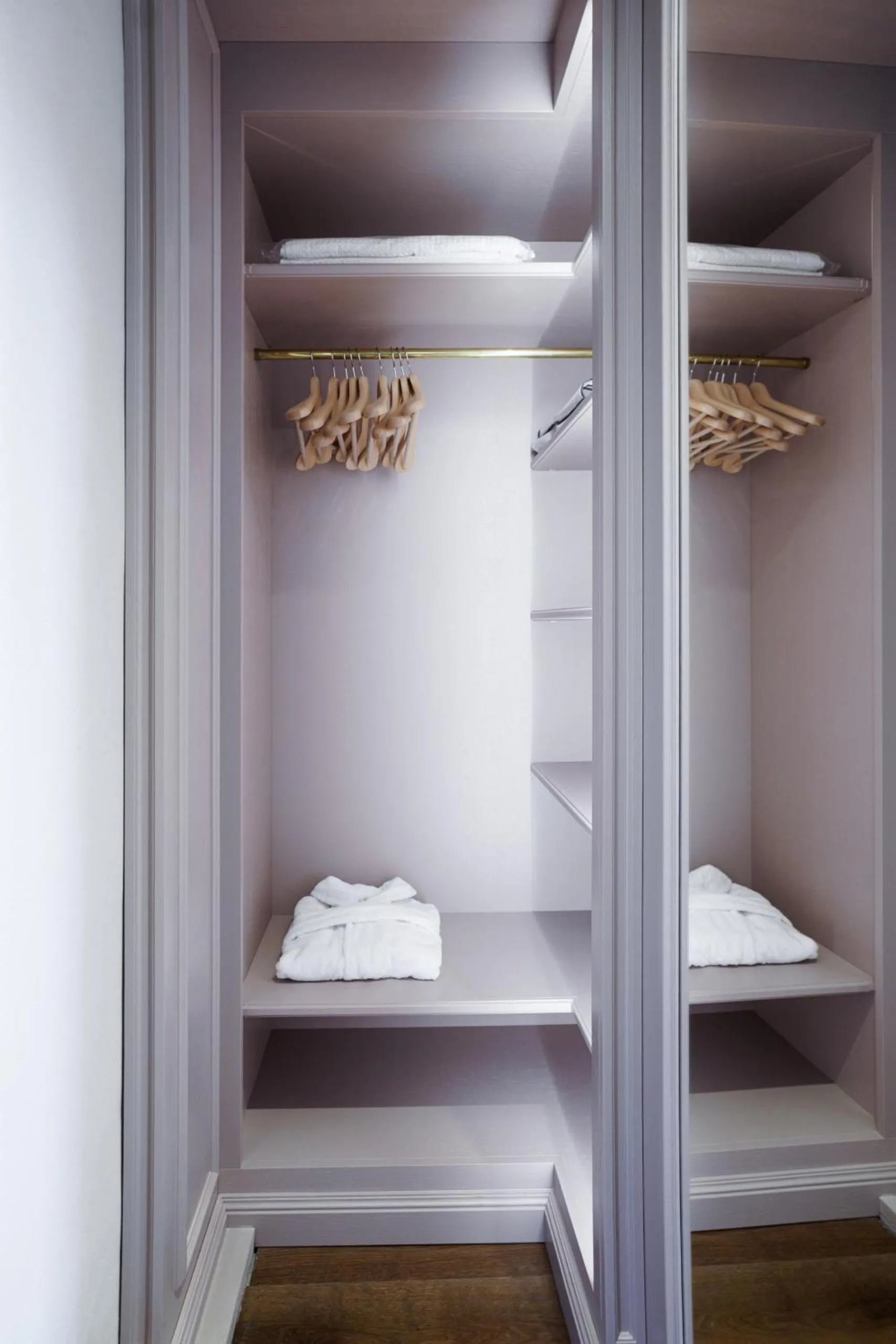 wardrobe, Bed in Duchessa Sofia - La Dimora degli Affreschi Florence