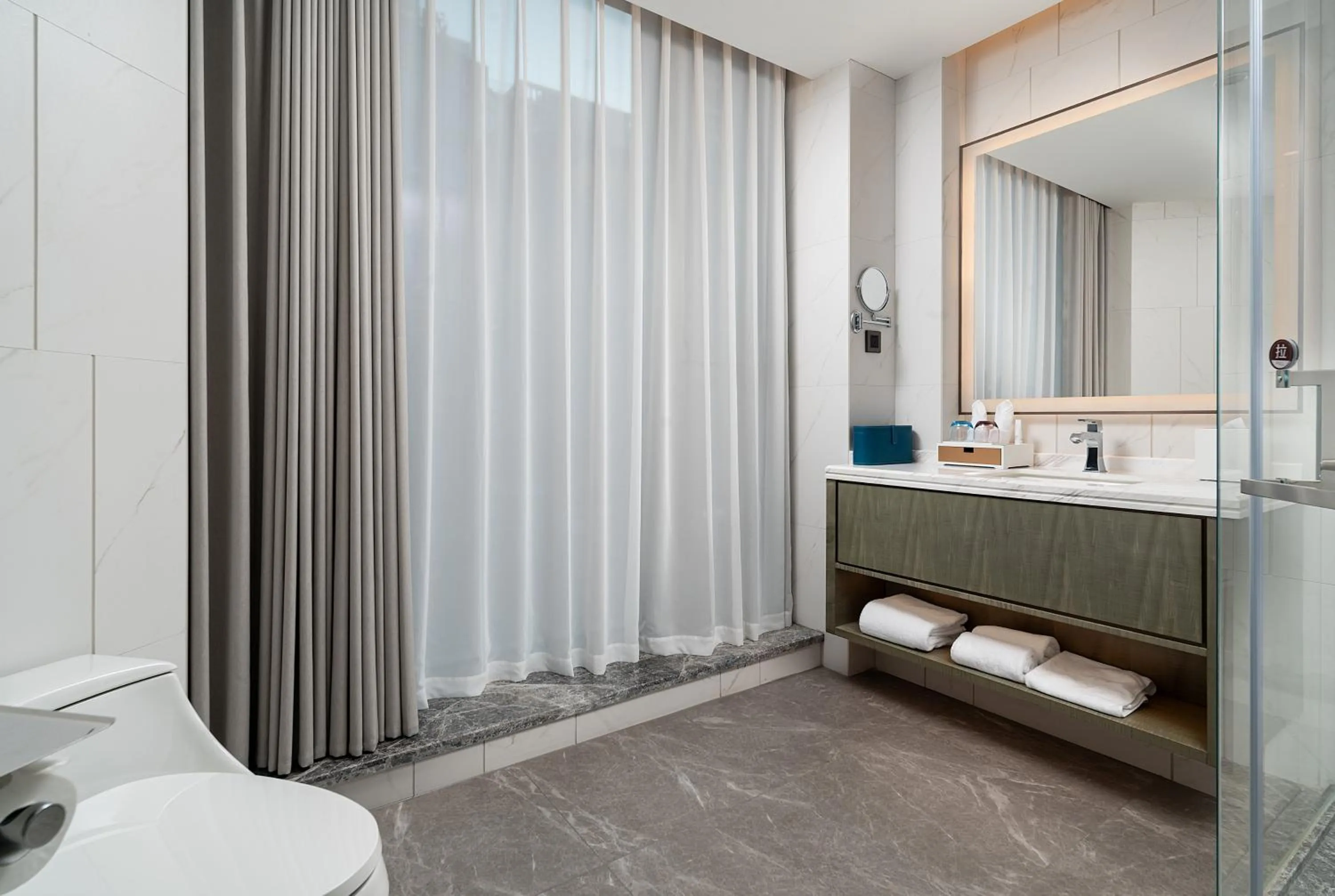 Toilet in Hyatt Place Linyi People Square