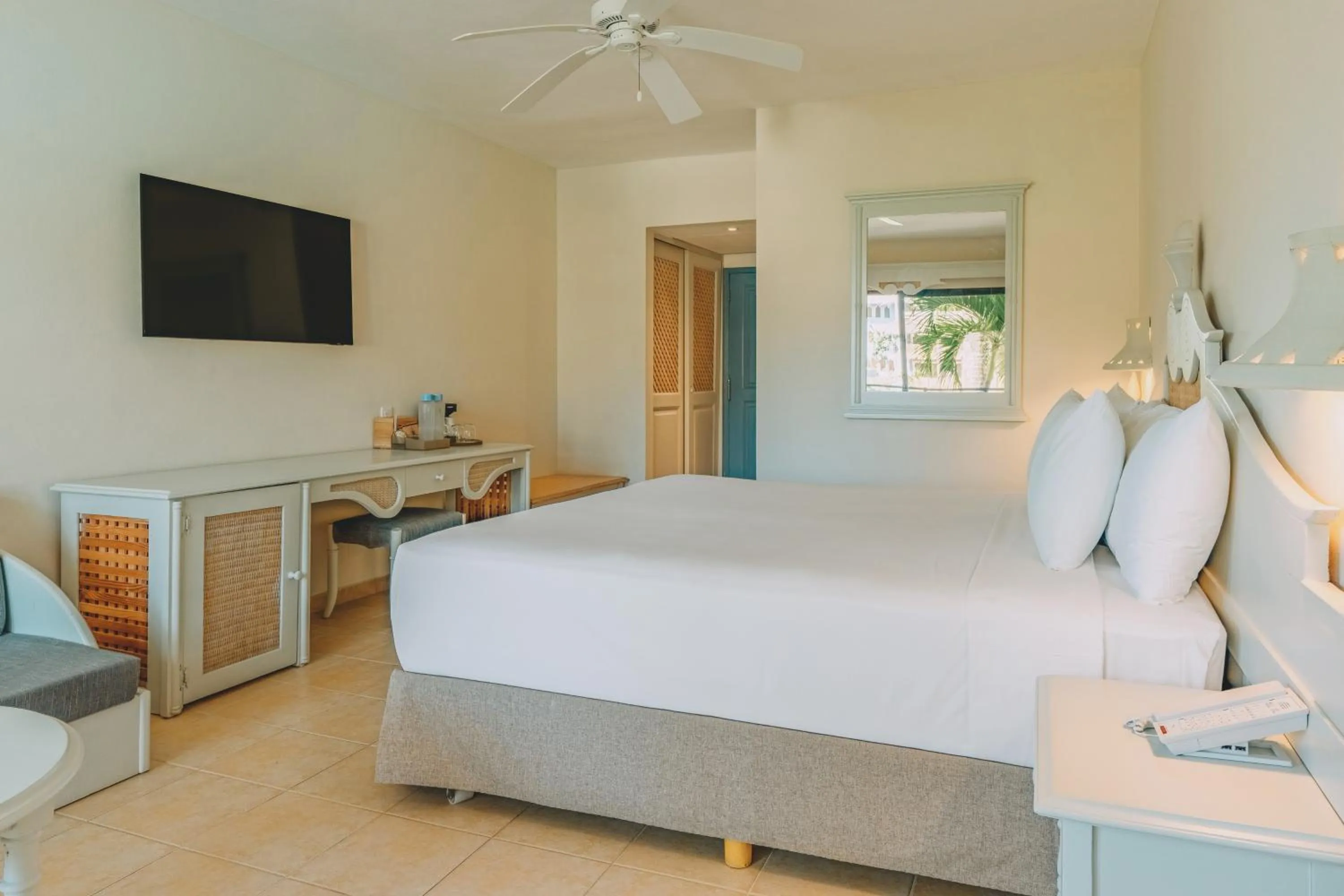 Bed in Iberostar Waves Costa Dorada - All Inclusive