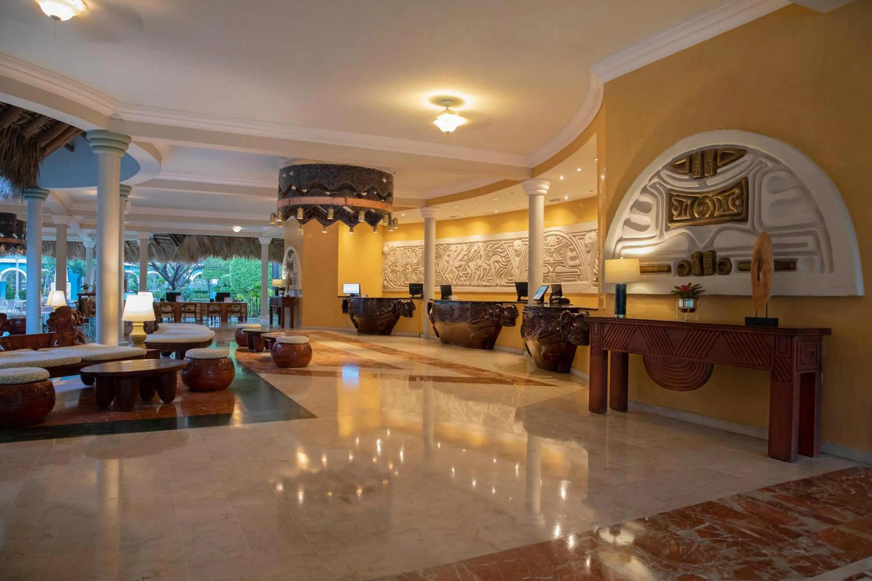 Lobby or reception in Iberostar Waves Costa Dorada - All Inclusive