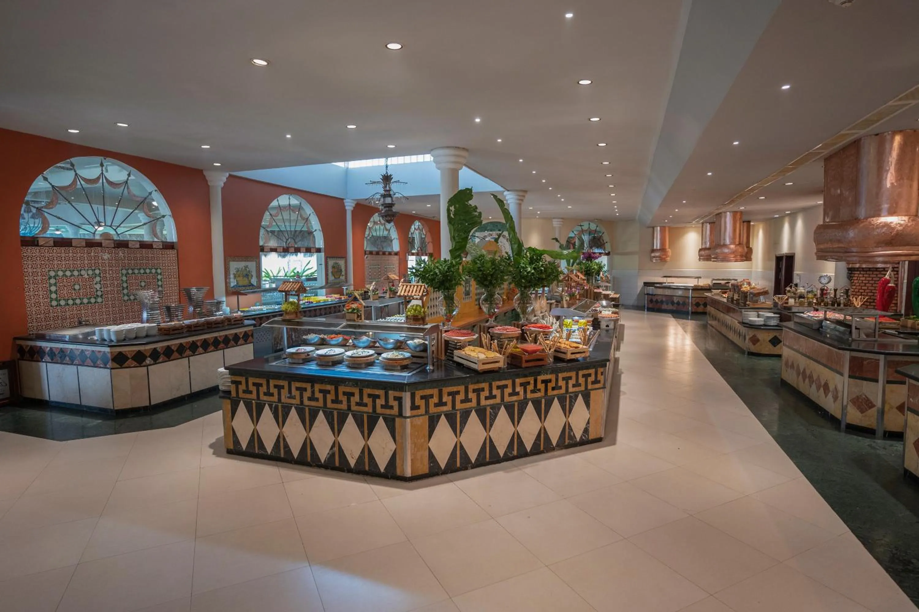 Food and drinks in Iberostar Waves Costa Dorada - All Inclusive