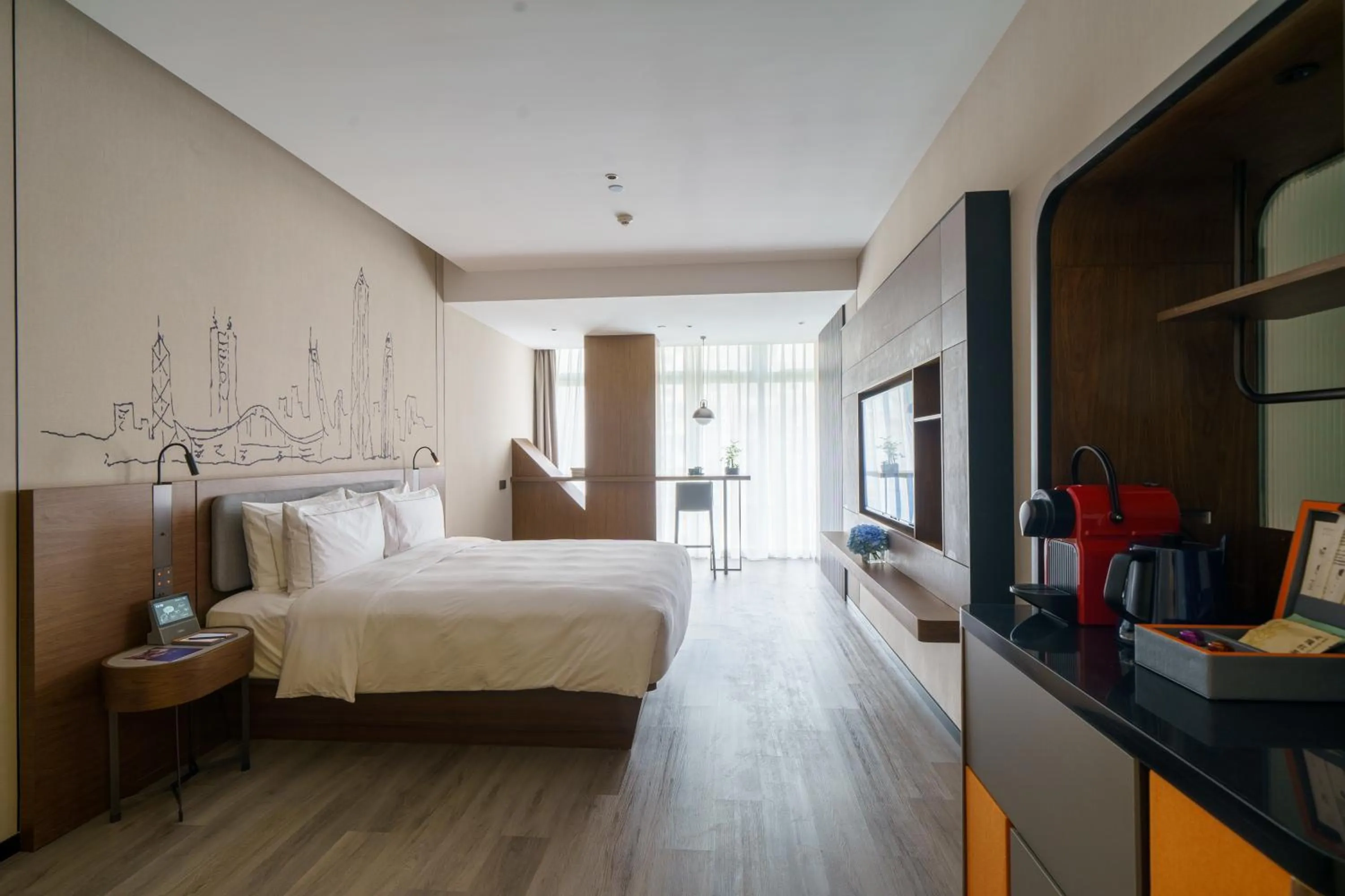 Photo of the whole room, Bed in UrCove by HYATT Futian CBD-毗邻福田站和星河COCO Park 尊享免费迷你吧