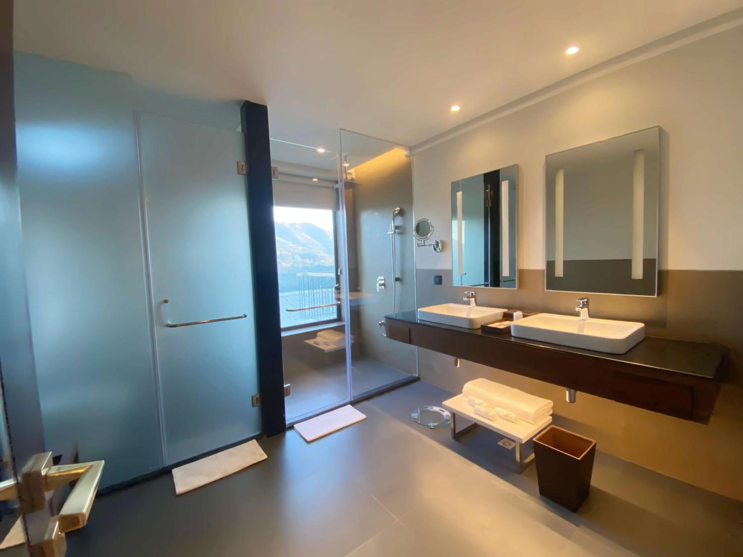 Shower in Radisson Blu Resort Kumbhalgarh