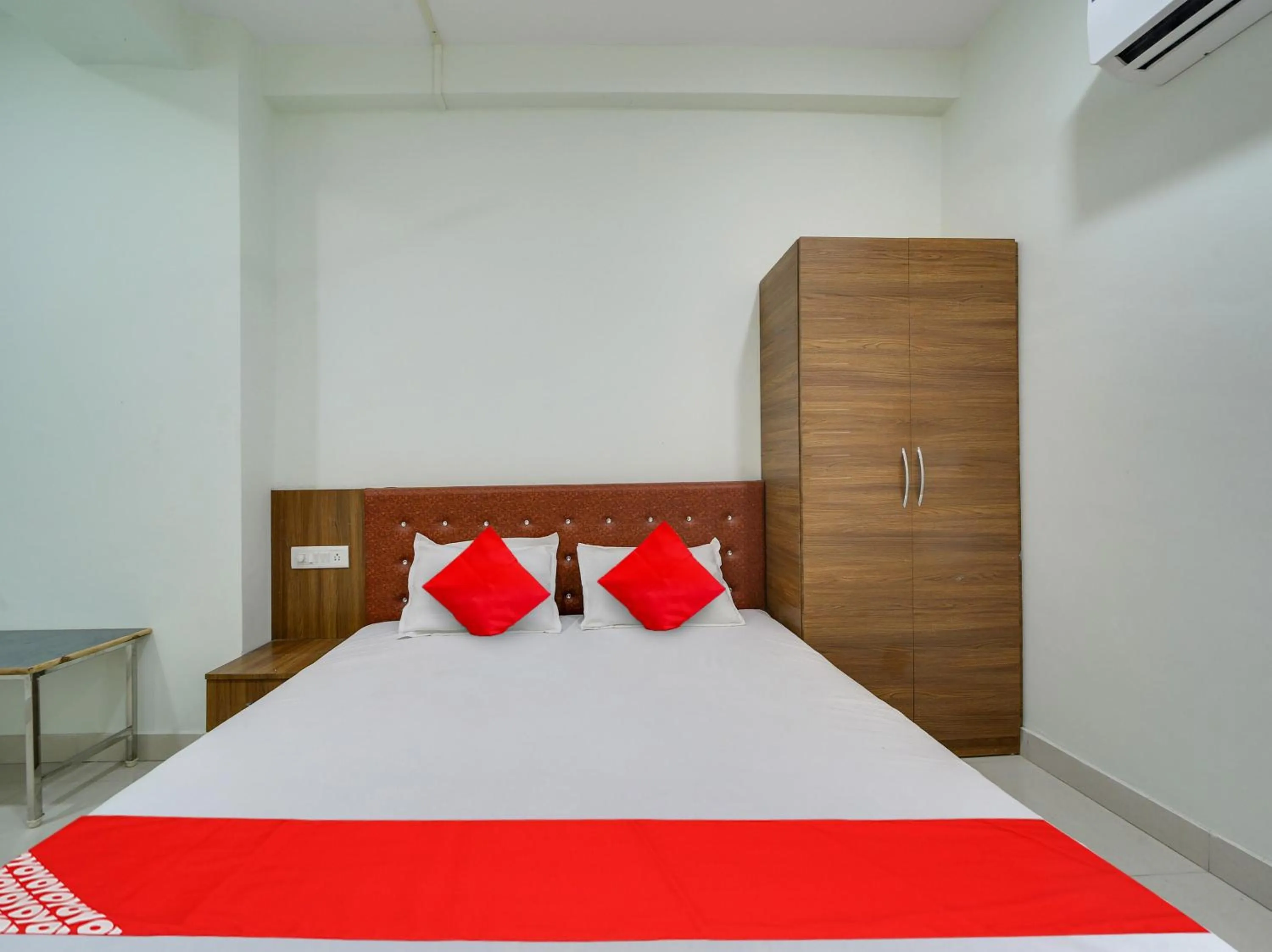 Bedroom in Super Hotel O Lalit And Marriage Garden