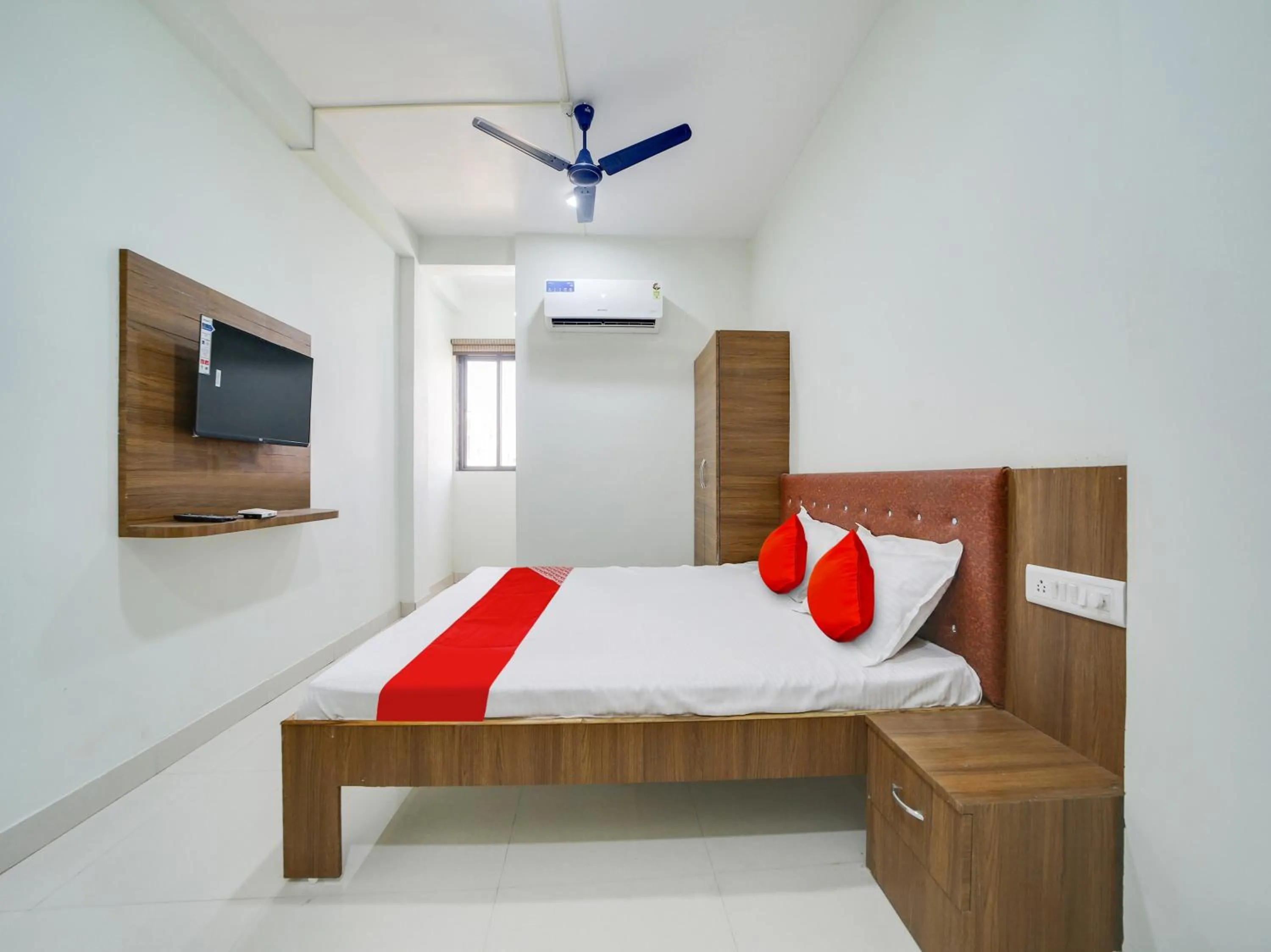 Bedroom in Super Hotel O Lalit And Marriage Garden