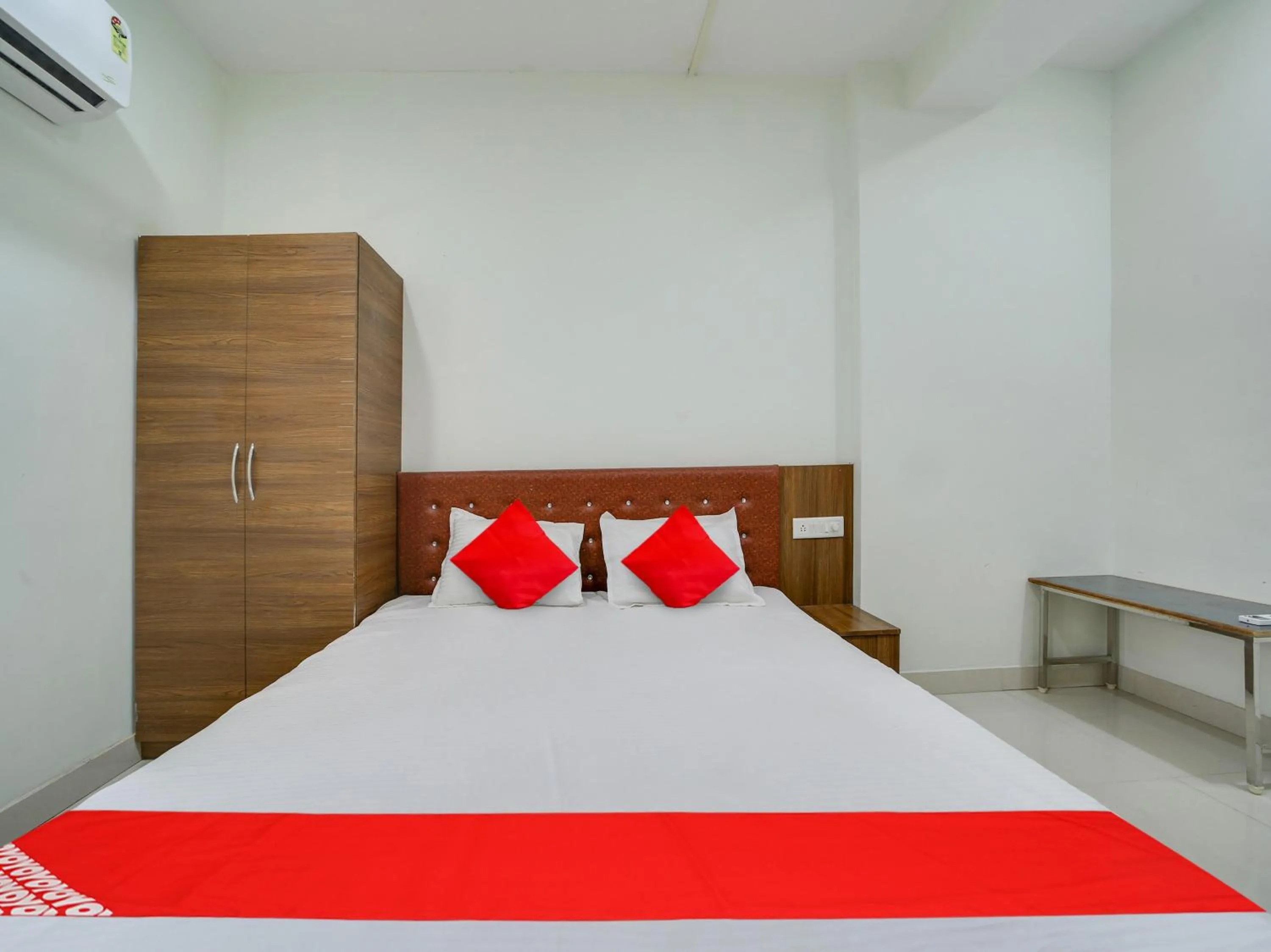 Bedroom in Super Hotel O Lalit And Marriage Garden