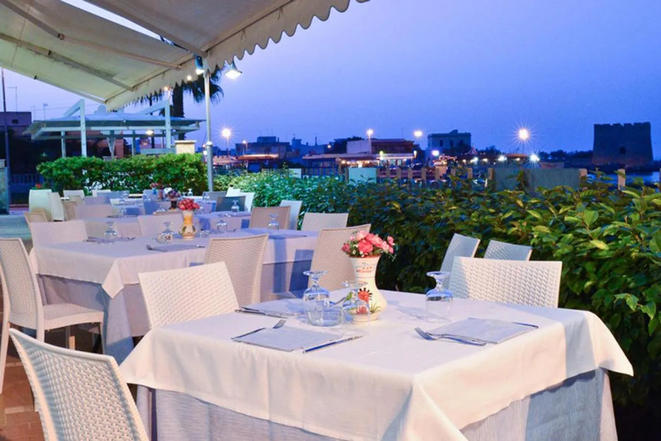 Restaurant/places to eat in Hotel Mirage