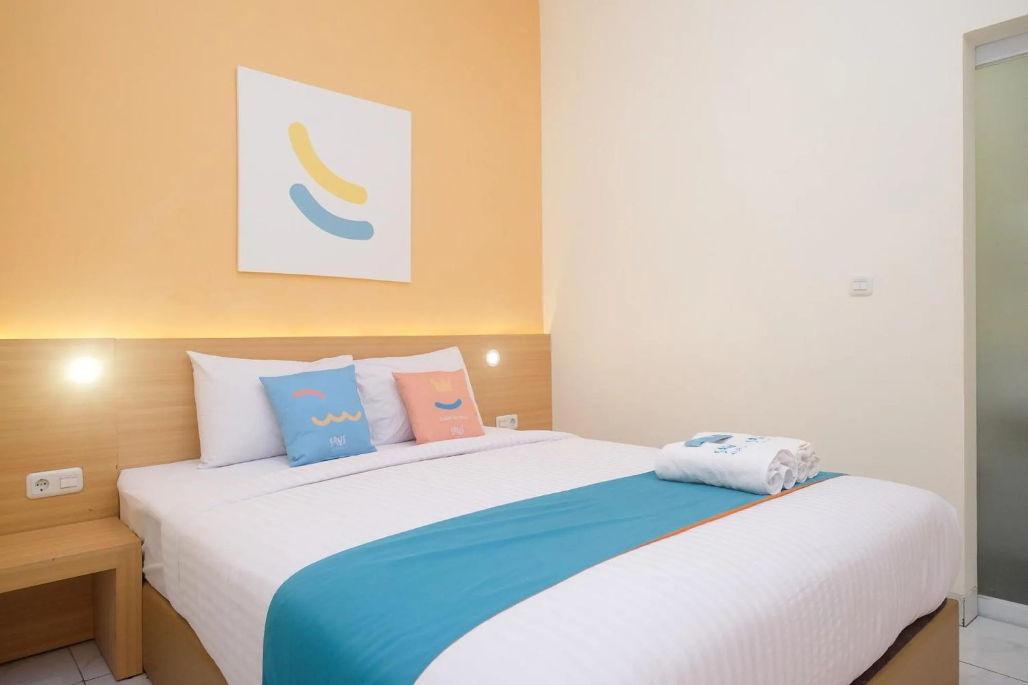 Bed in Sans Hotel Aurum Majapahit Semarang