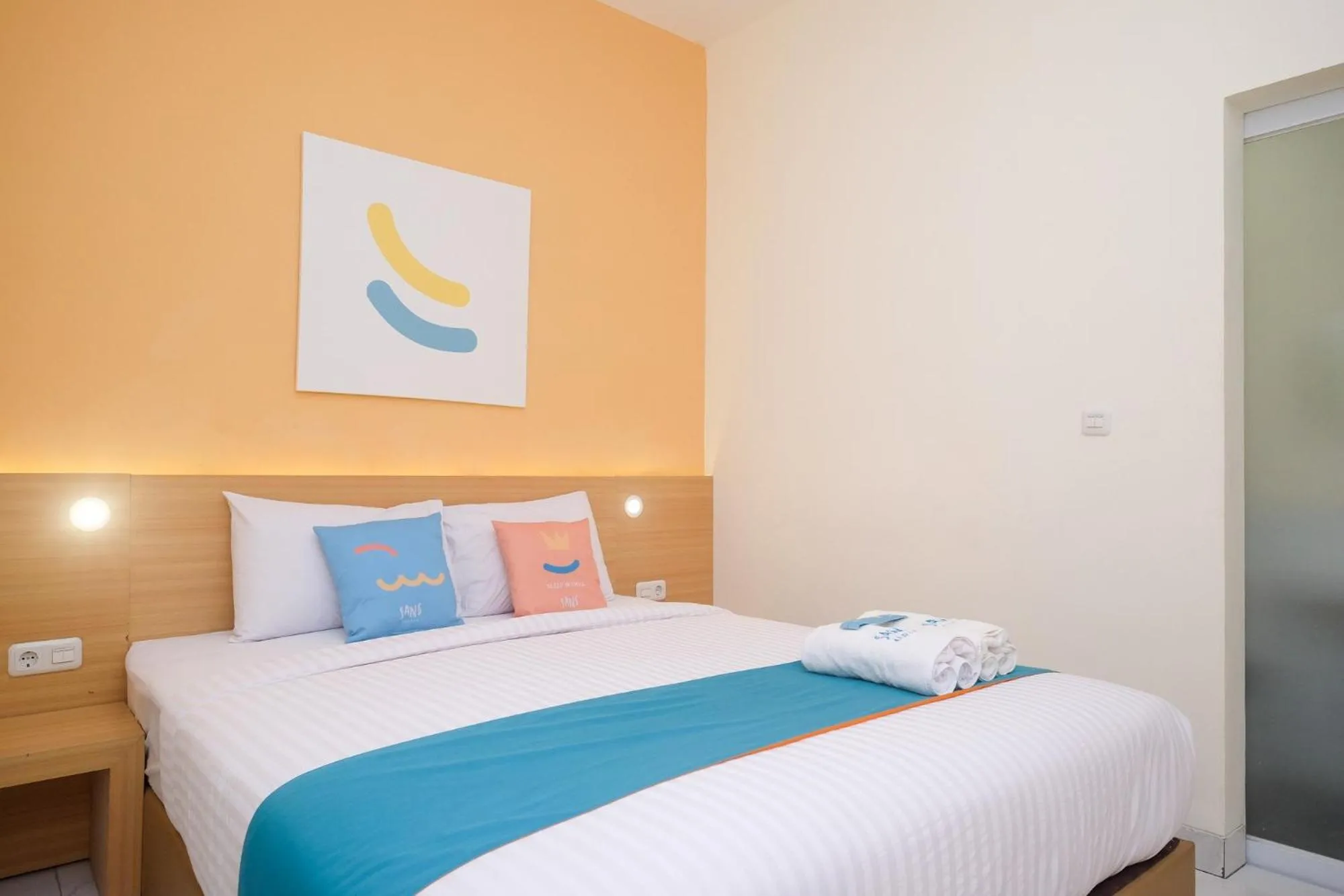 Bed in Sans Hotel Aurum Majapahit Semarang