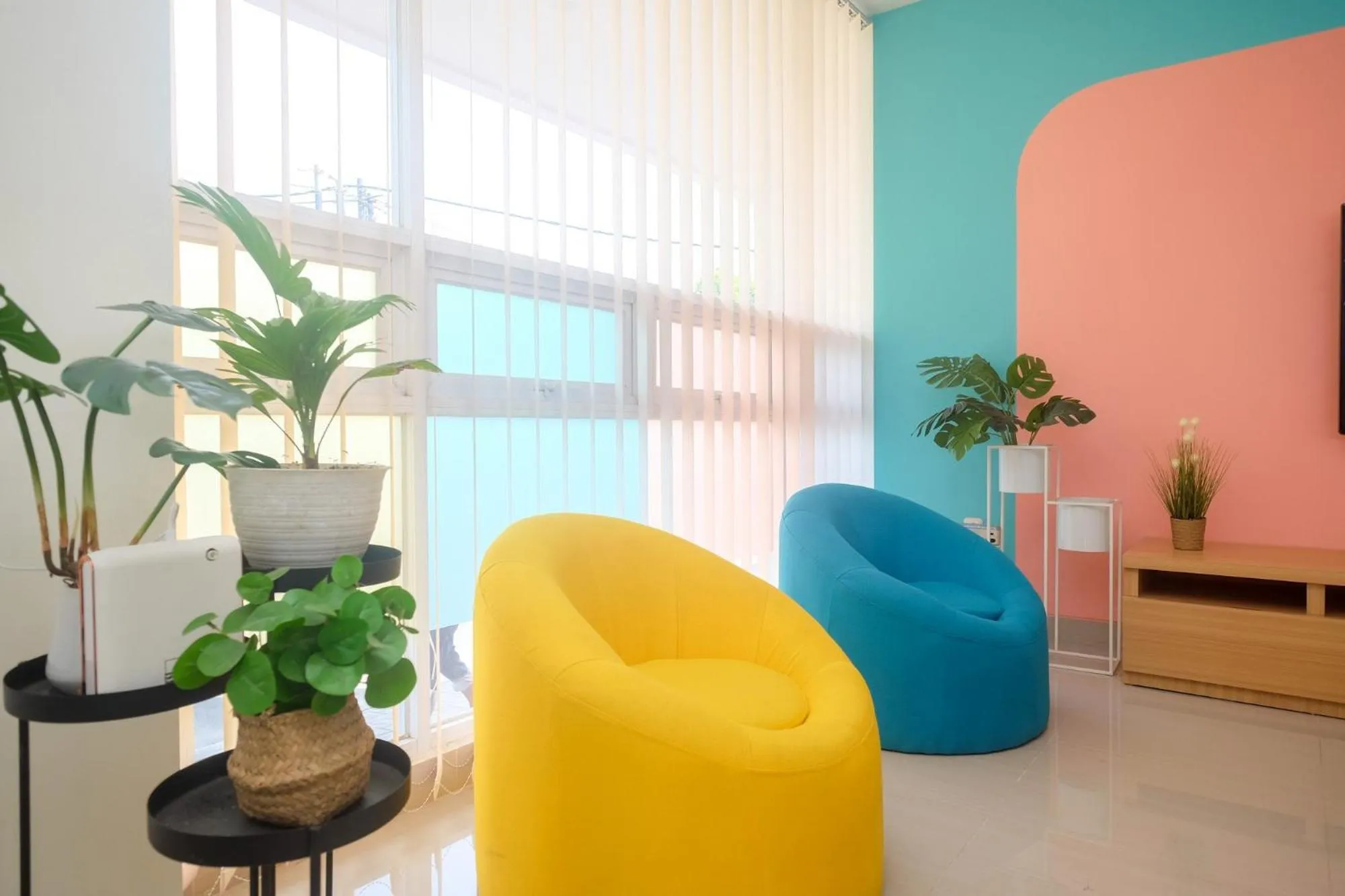 Seating area in Sans Hotel Aurum Majapahit Semarang