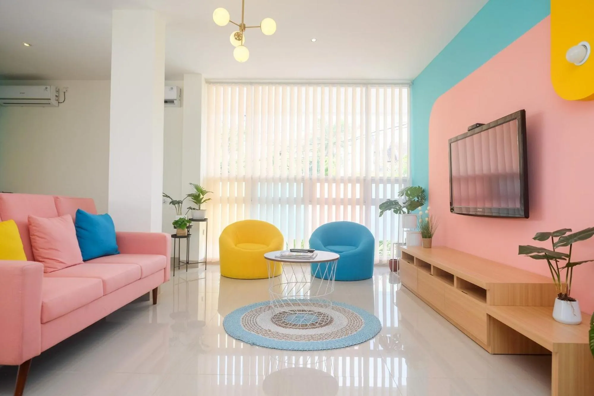 TV and multimedia in Sans Hotel Aurum Majapahit Semarang