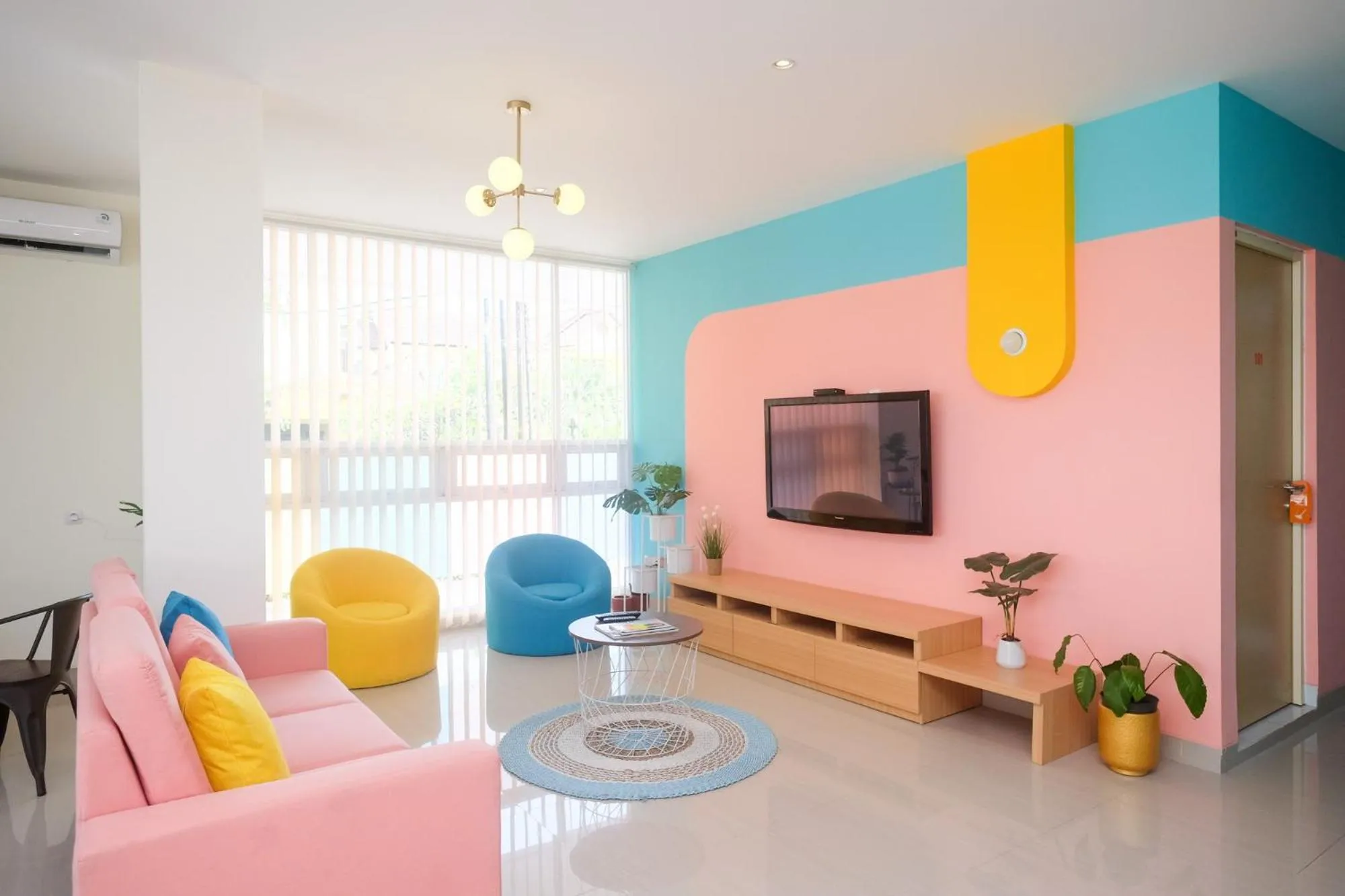 TV and multimedia in Sans Hotel Aurum Majapahit Semarang