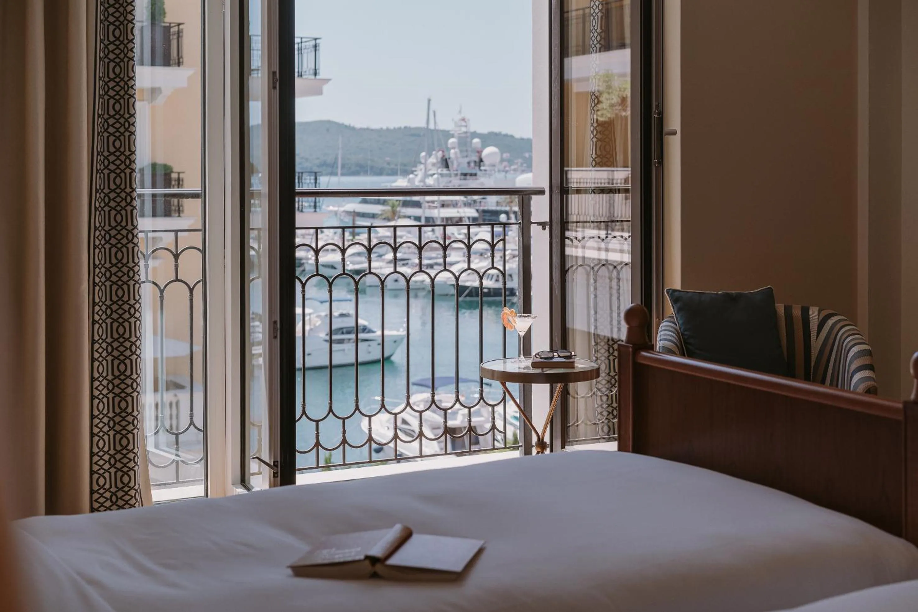 Bed in Regent Porto Montenegro