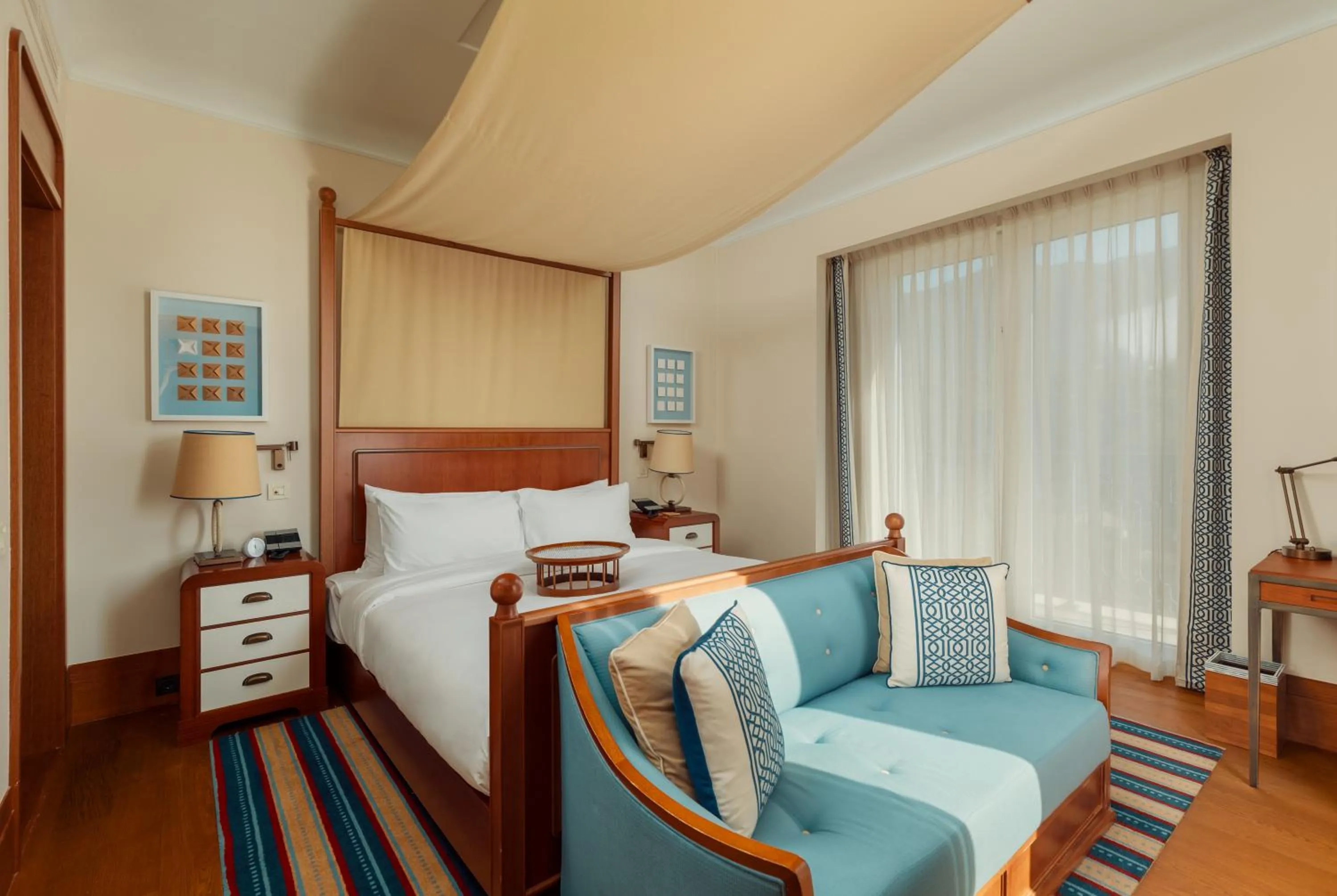 Bed in Regent Porto Montenegro