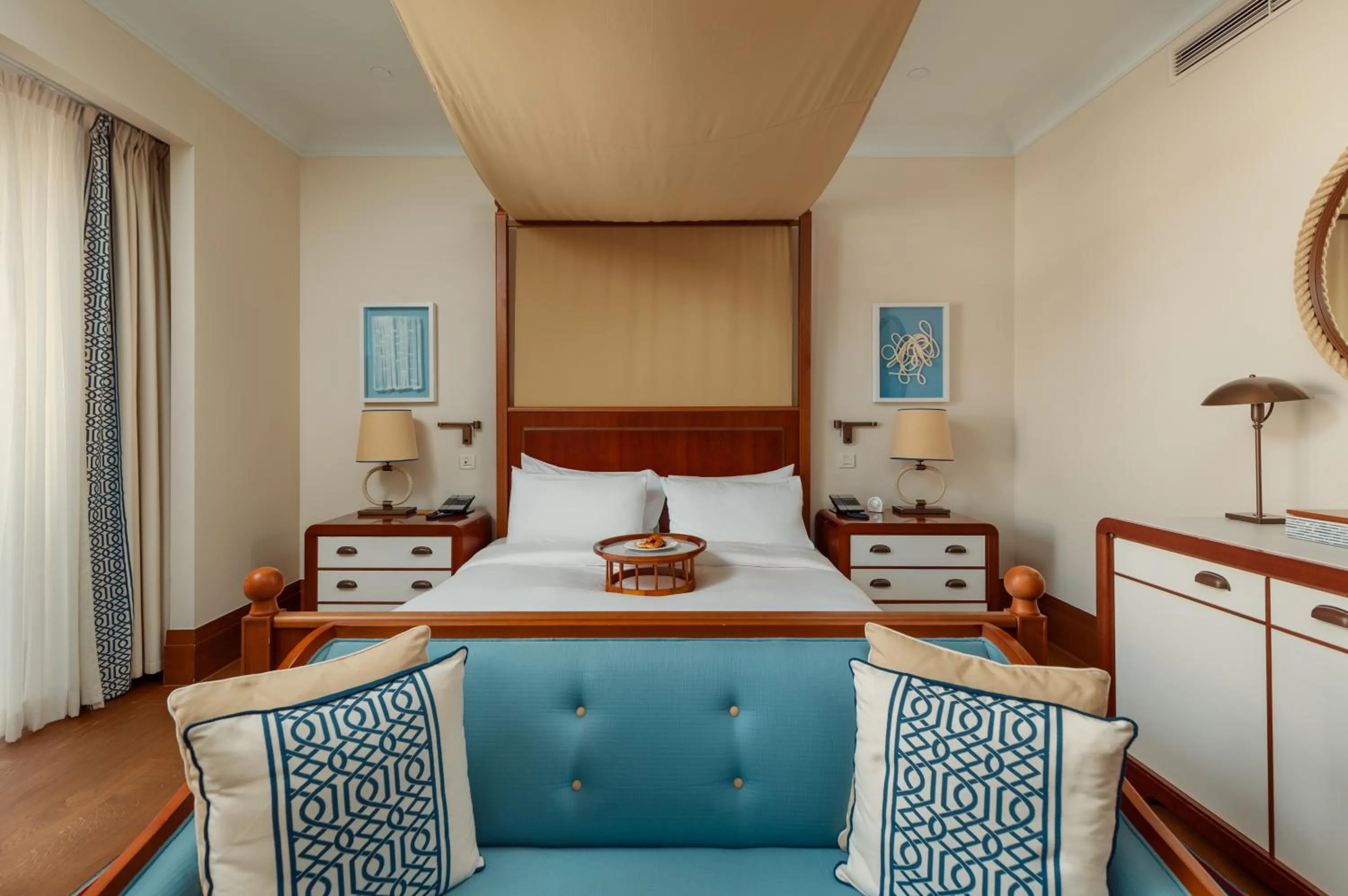 Bed in Regent Porto Montenegro