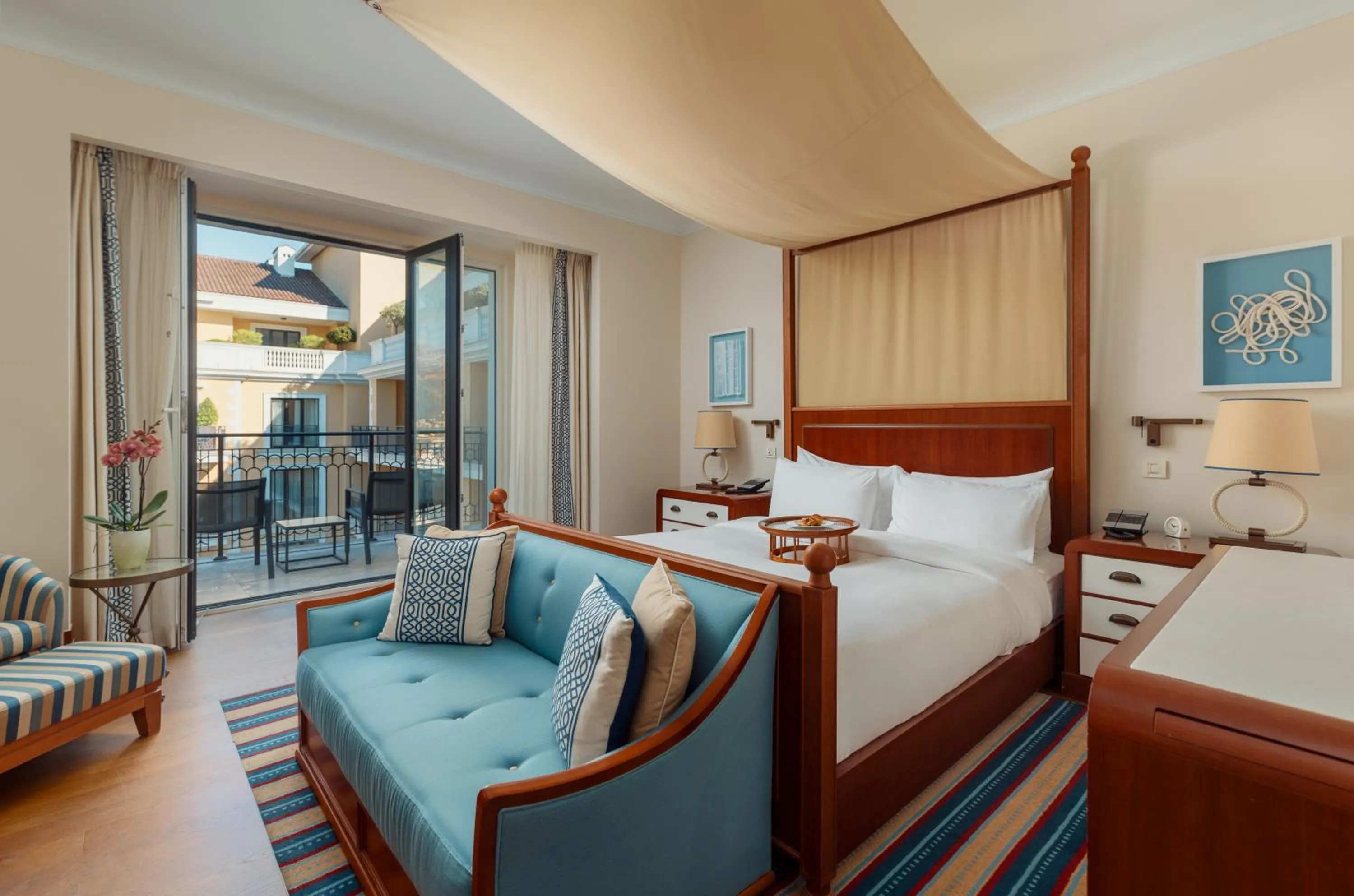 Bed in Regent Porto Montenegro