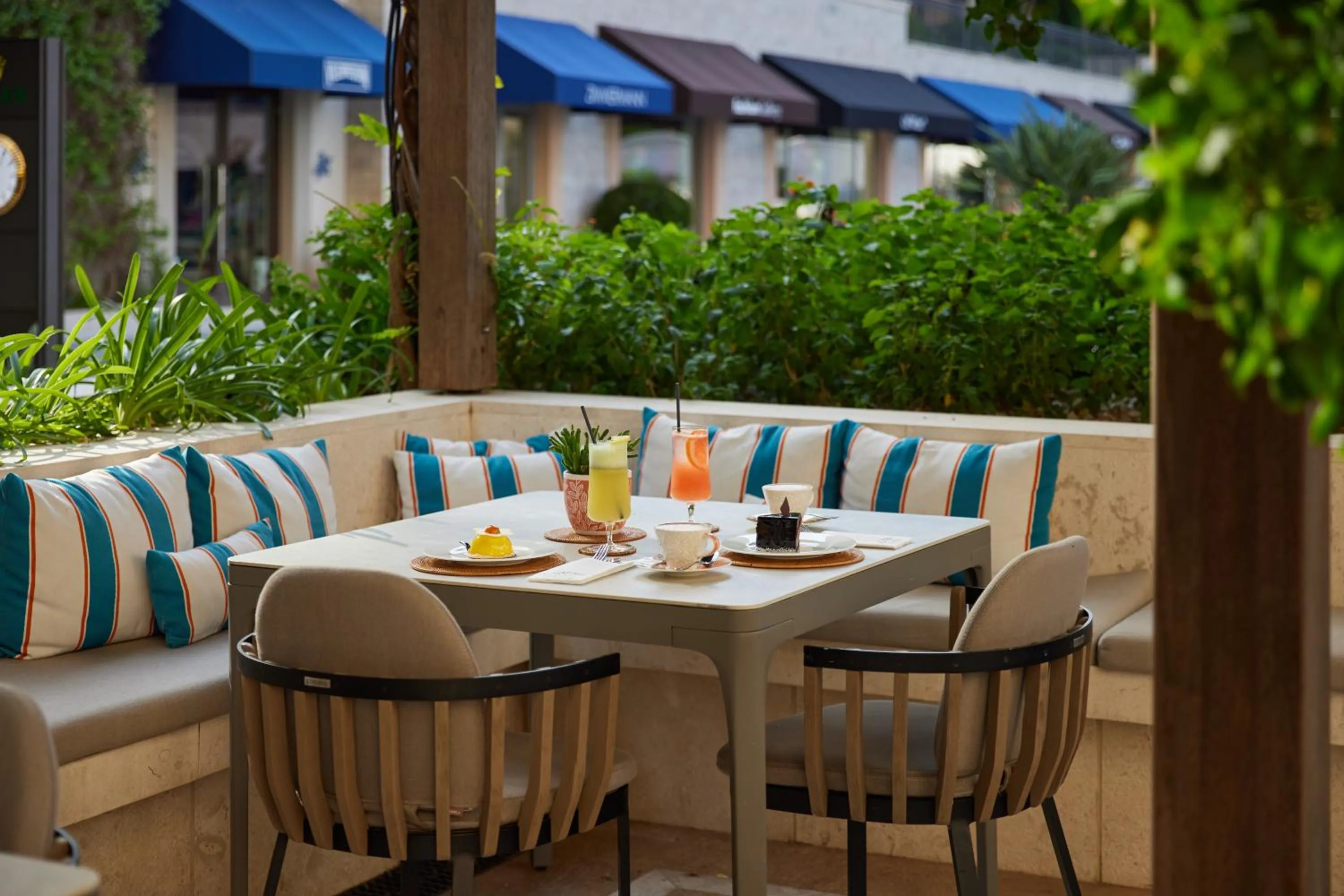 Restaurant/places to eat in Regent Porto Montenegro