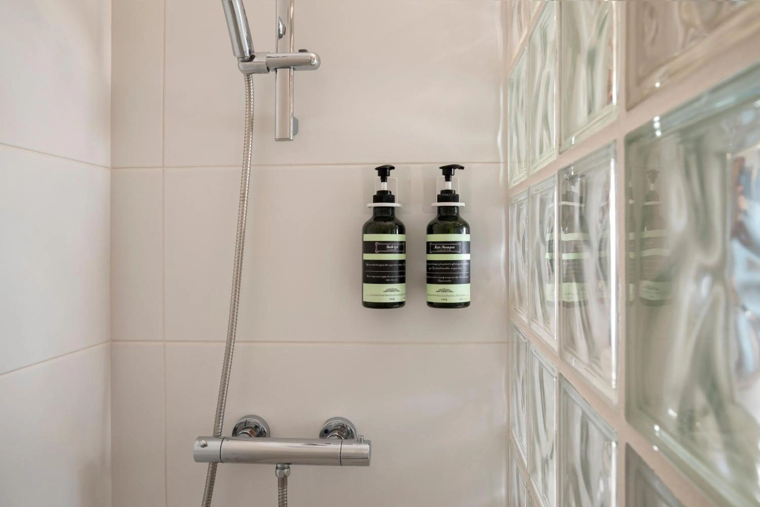 Shower in Carme -Alojamiento céntrico en Girona