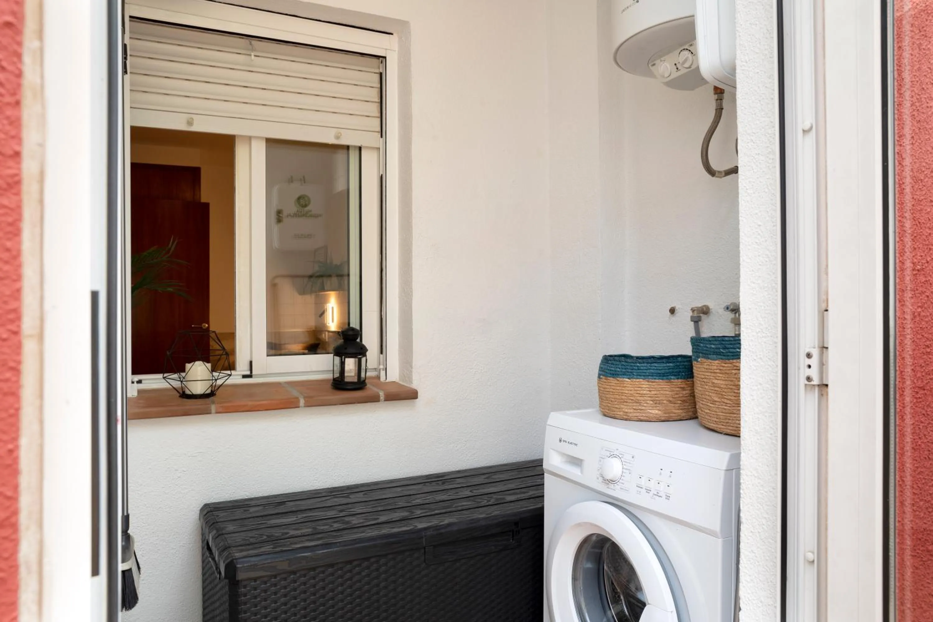 washing machine in Carme -Alojamiento céntrico en Girona