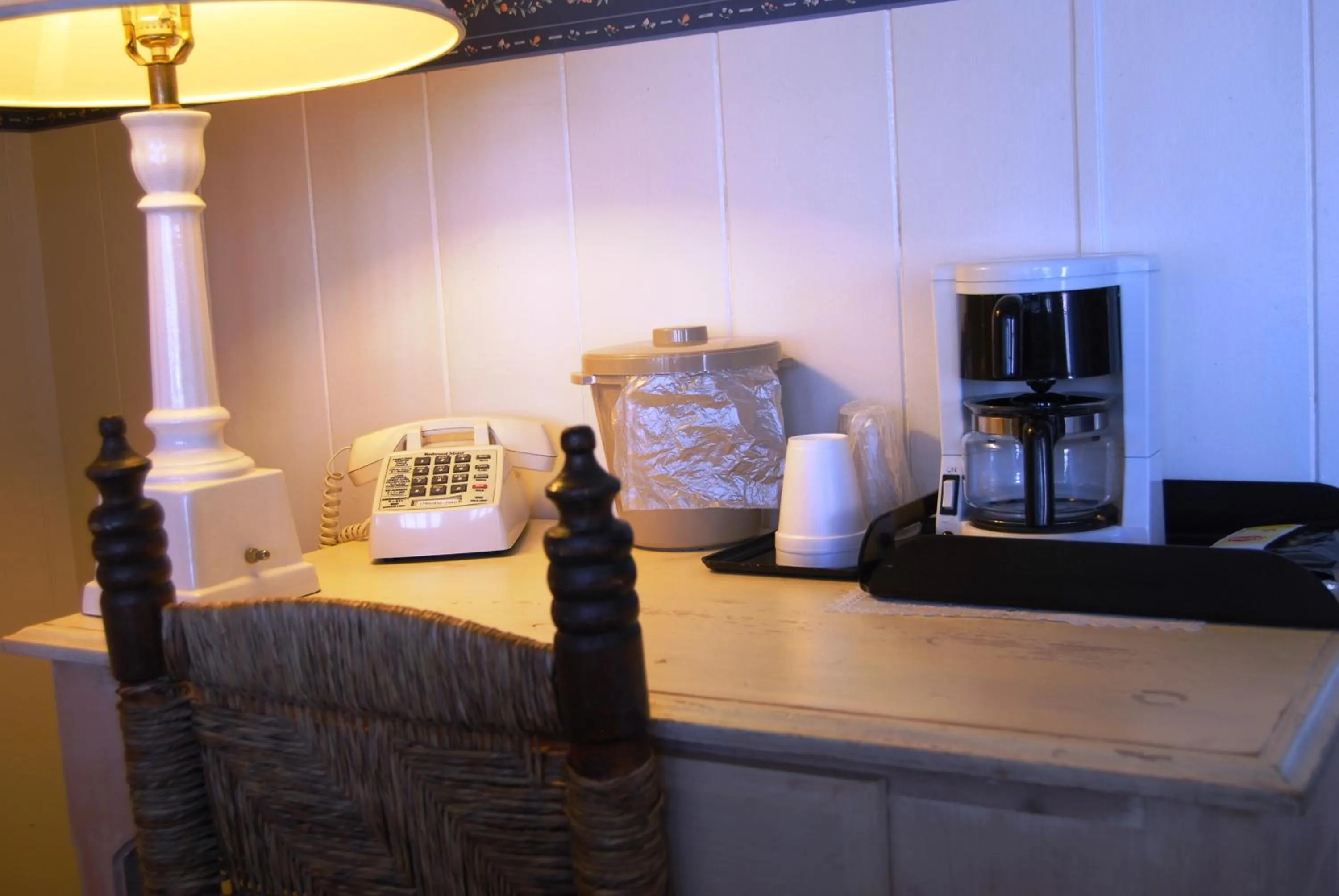 Seating area in Redwood Motel