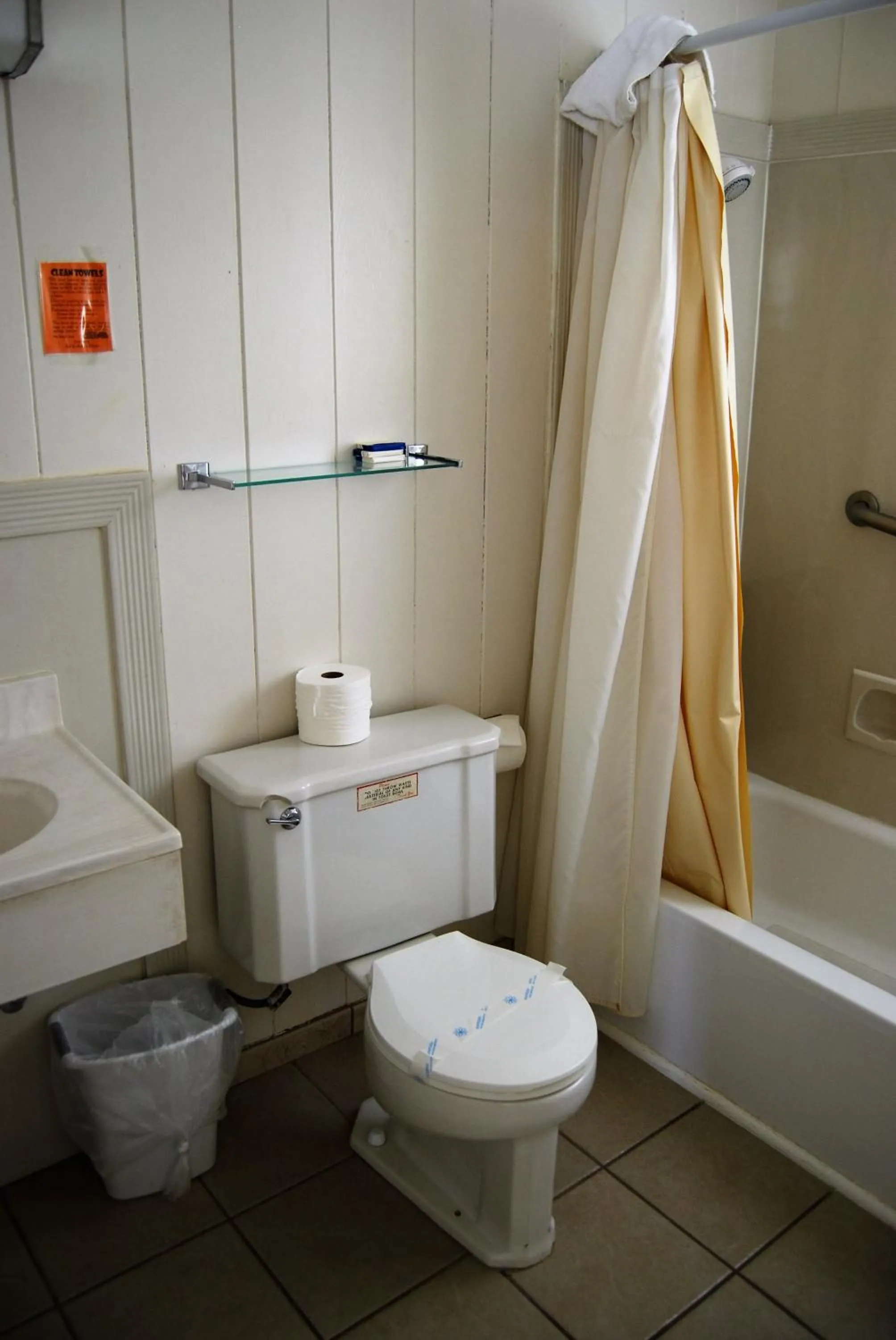 Bathroom in Redwood Motel