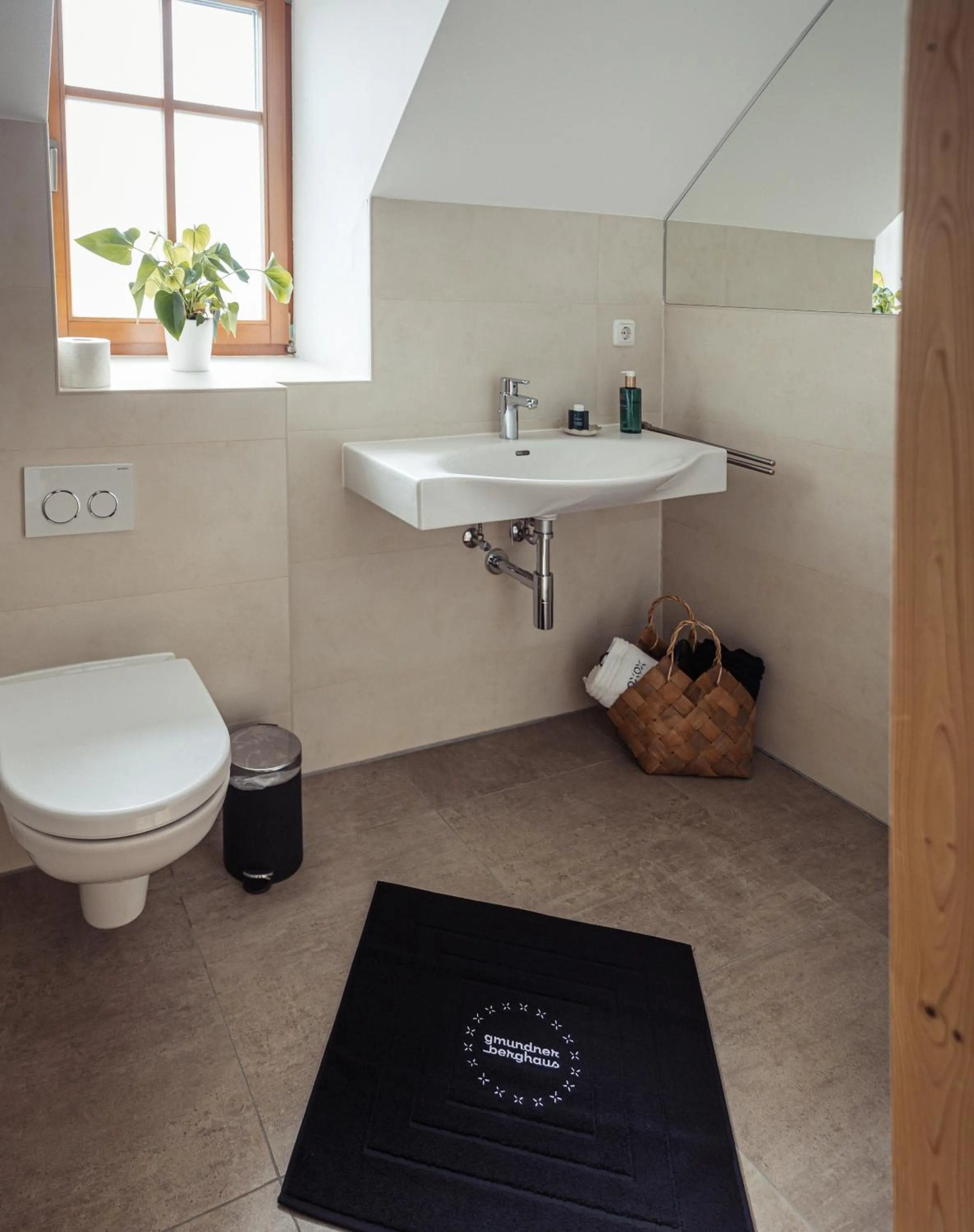 Bathroom in Gmundnerberghaus - ROOMS