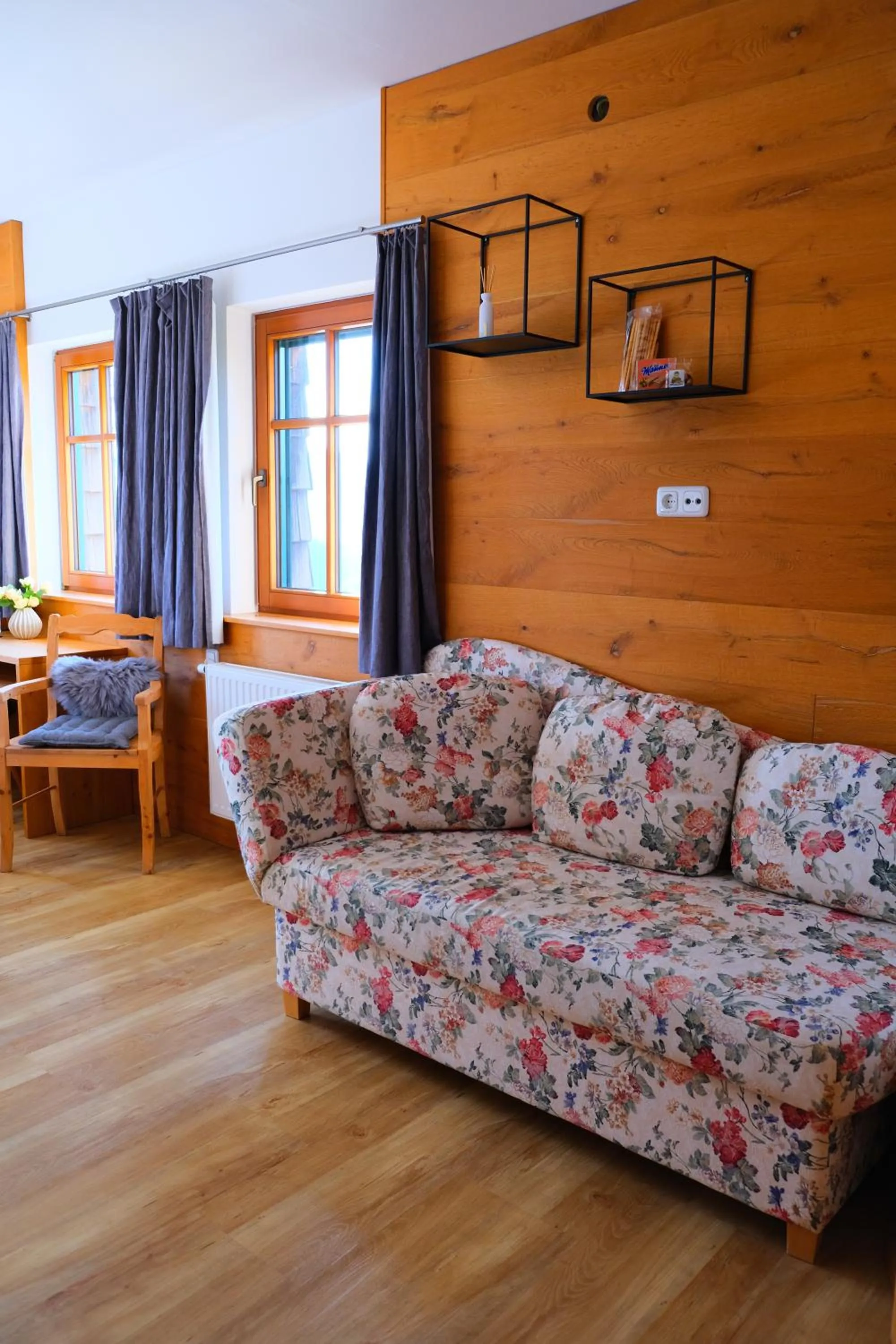 Photo of the whole room in Gmundnerberghaus - ROOMS