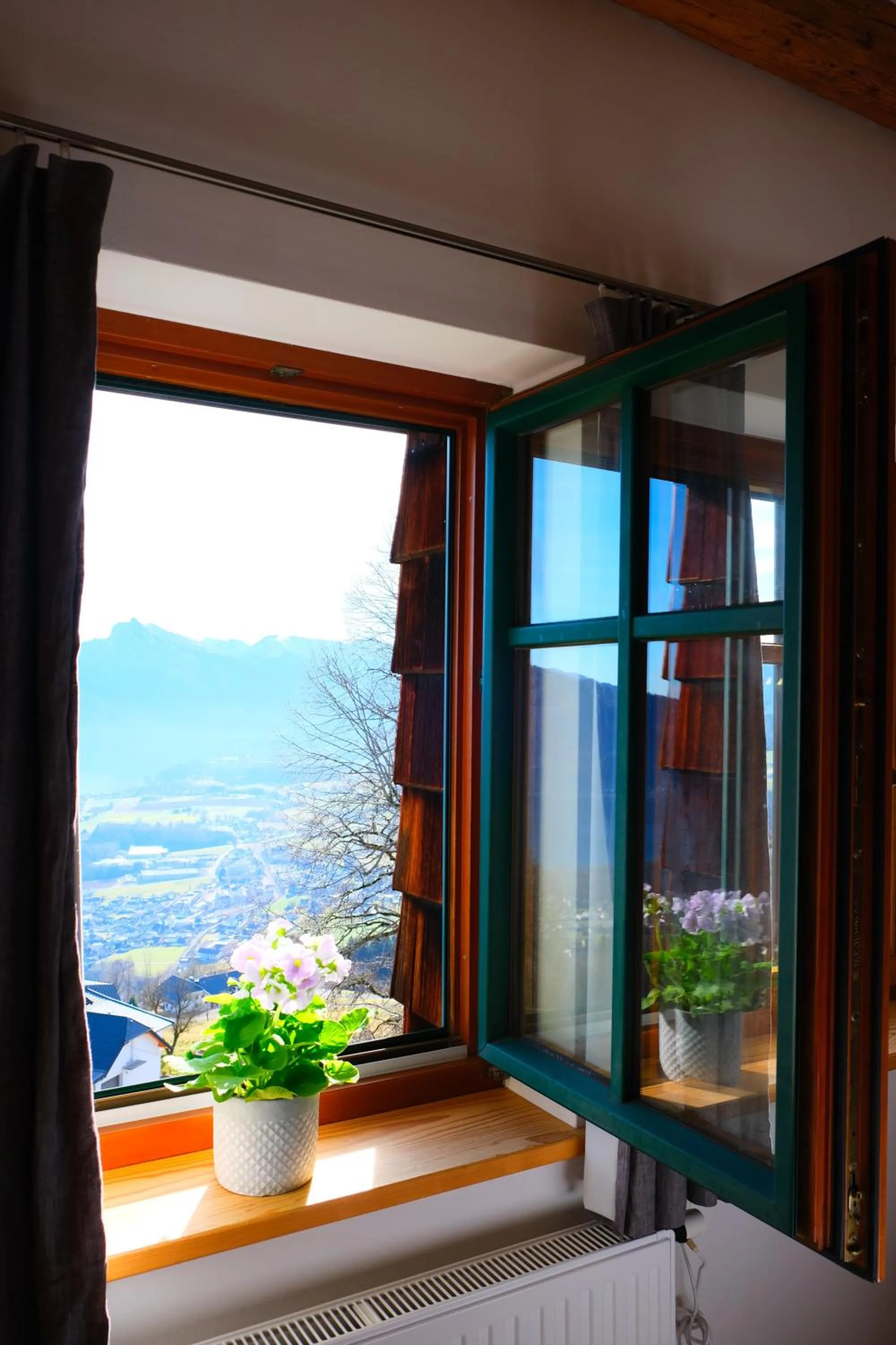 Lake view in Gmundnerberghaus - ROOMS