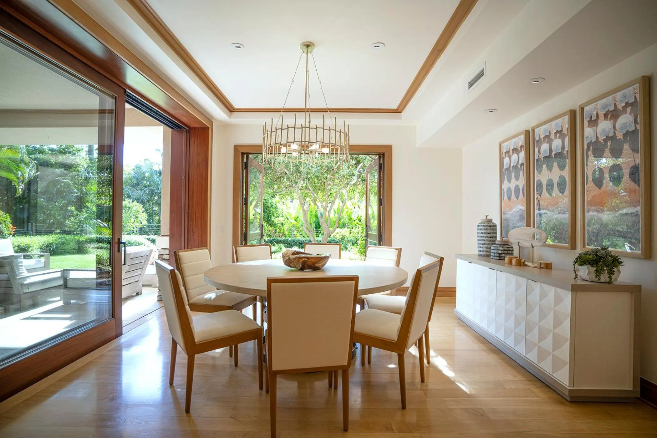 Dining area in Montage Kapalua Bay