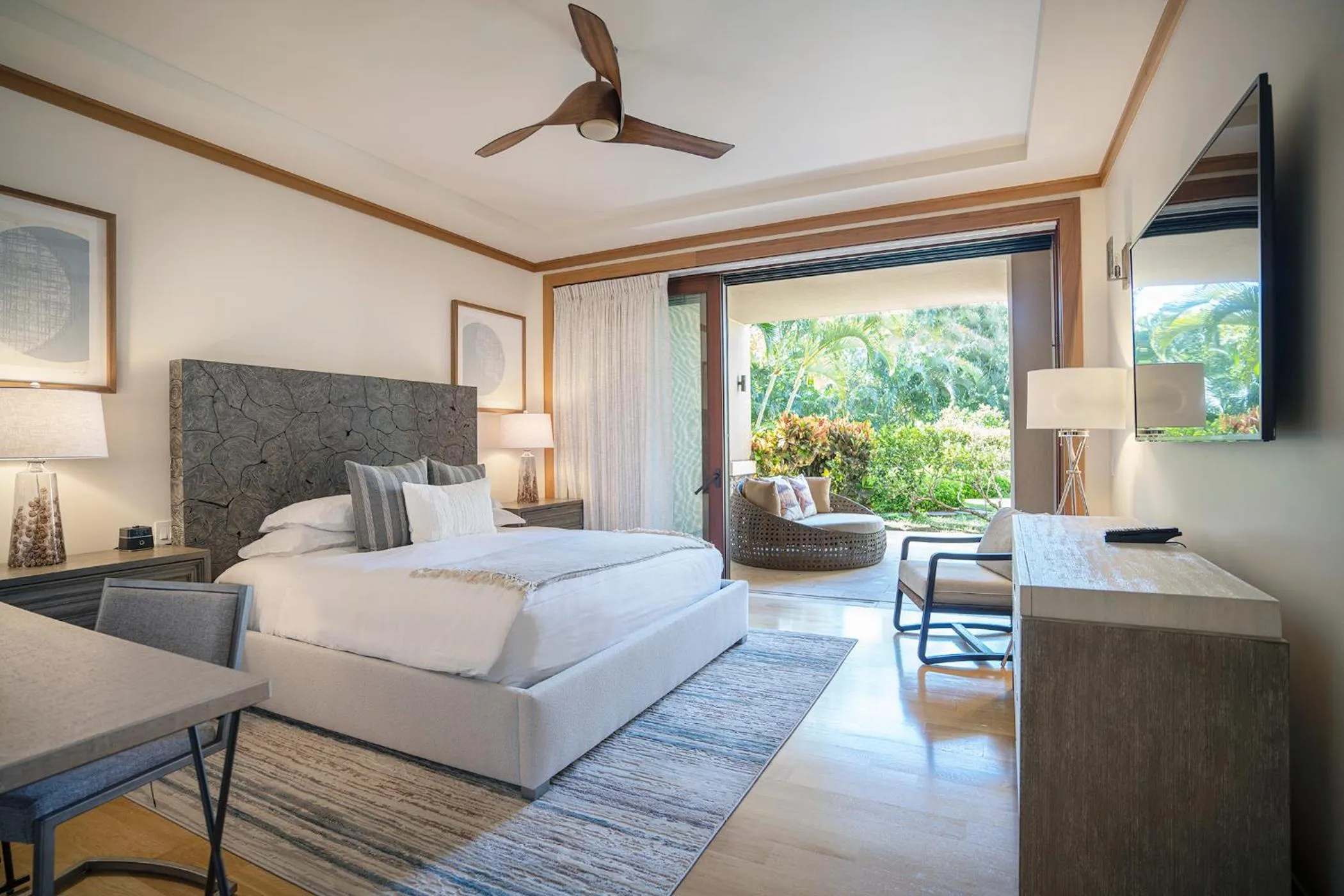 Bedroom, Bed in Montage Kapalua Bay