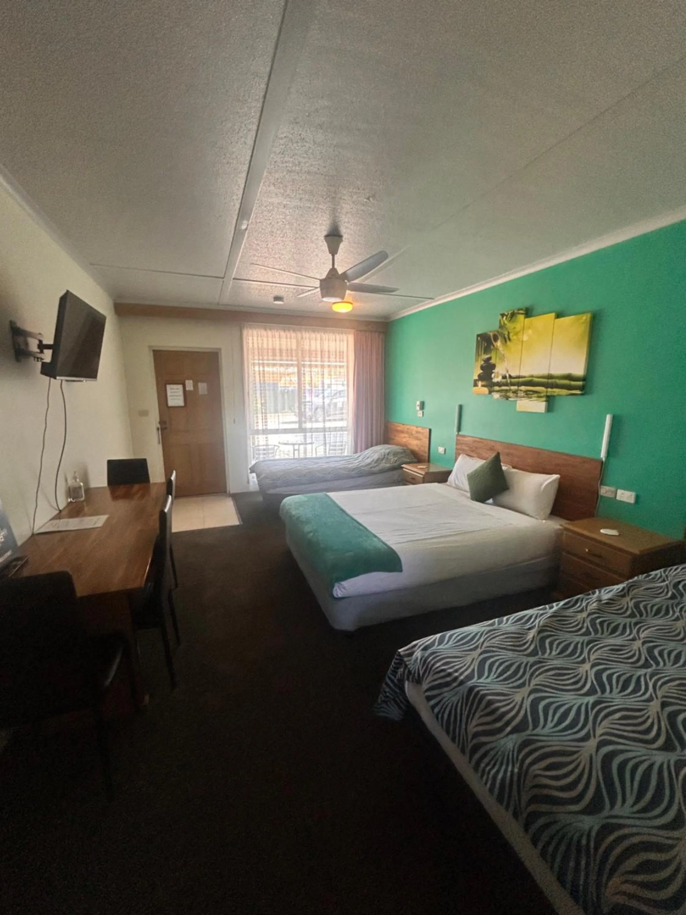 TV and multimedia, Bed in Acacia Rose Motor Inn